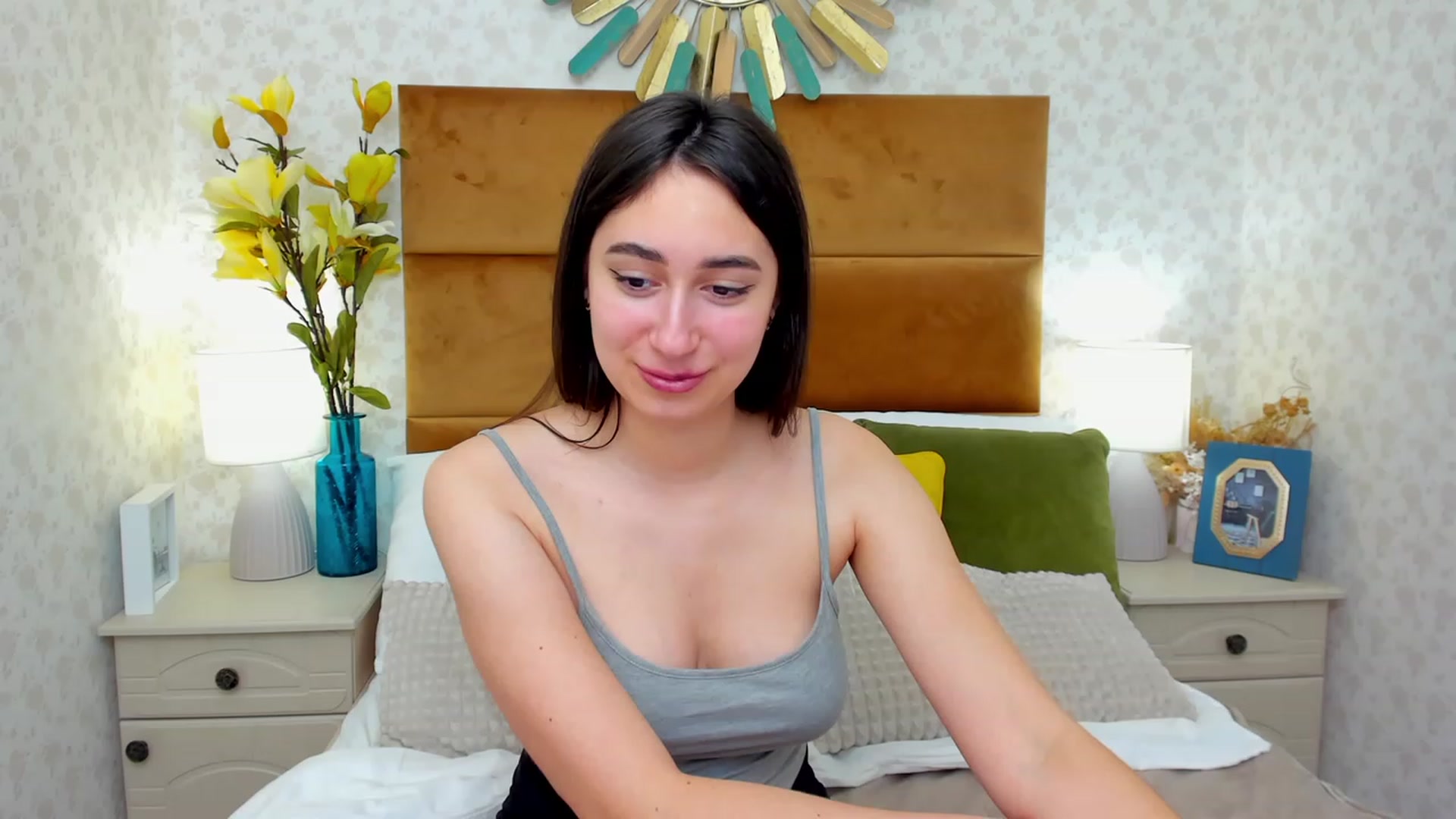 Gallery image thumbnail from SofiGrace's myfreecams stream on, 04/08/2023, 19:02 image 6 of 20