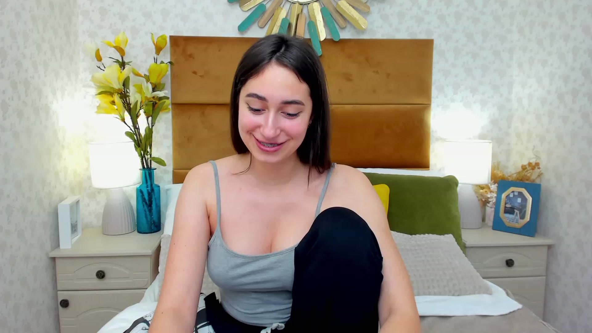 Gallery image thumbnail from SofiGrace's myfreecams stream on, 04/08/2023, 19:02 image 18 of 20