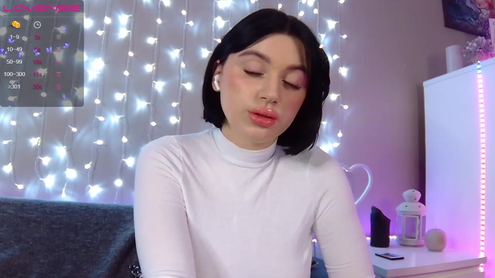 Gallery image thumbnail from SofiKittyy's myfreecams stream on, 11/17/2022, 02:35 image 6 of 20