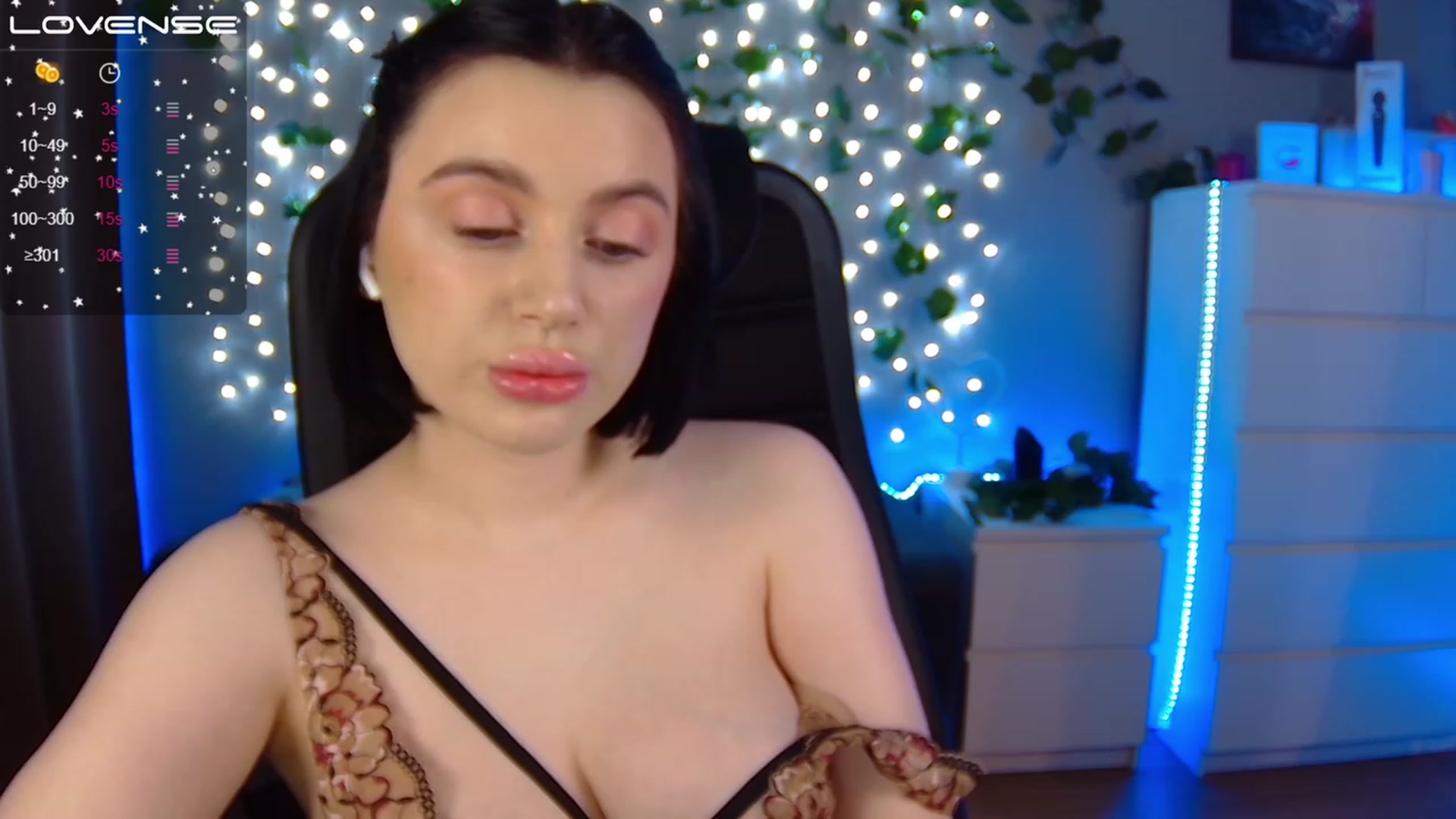 Gallery image thumbnail from SofiKittyy's myfreecams stream on, 01/17/2023, 01:09 image 13 of 20