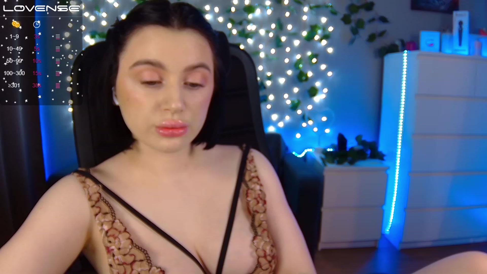 Gallery image thumbnail from SofiKittyy's myfreecams stream on, 01/17/2023, 01:09 image 8 of 20
