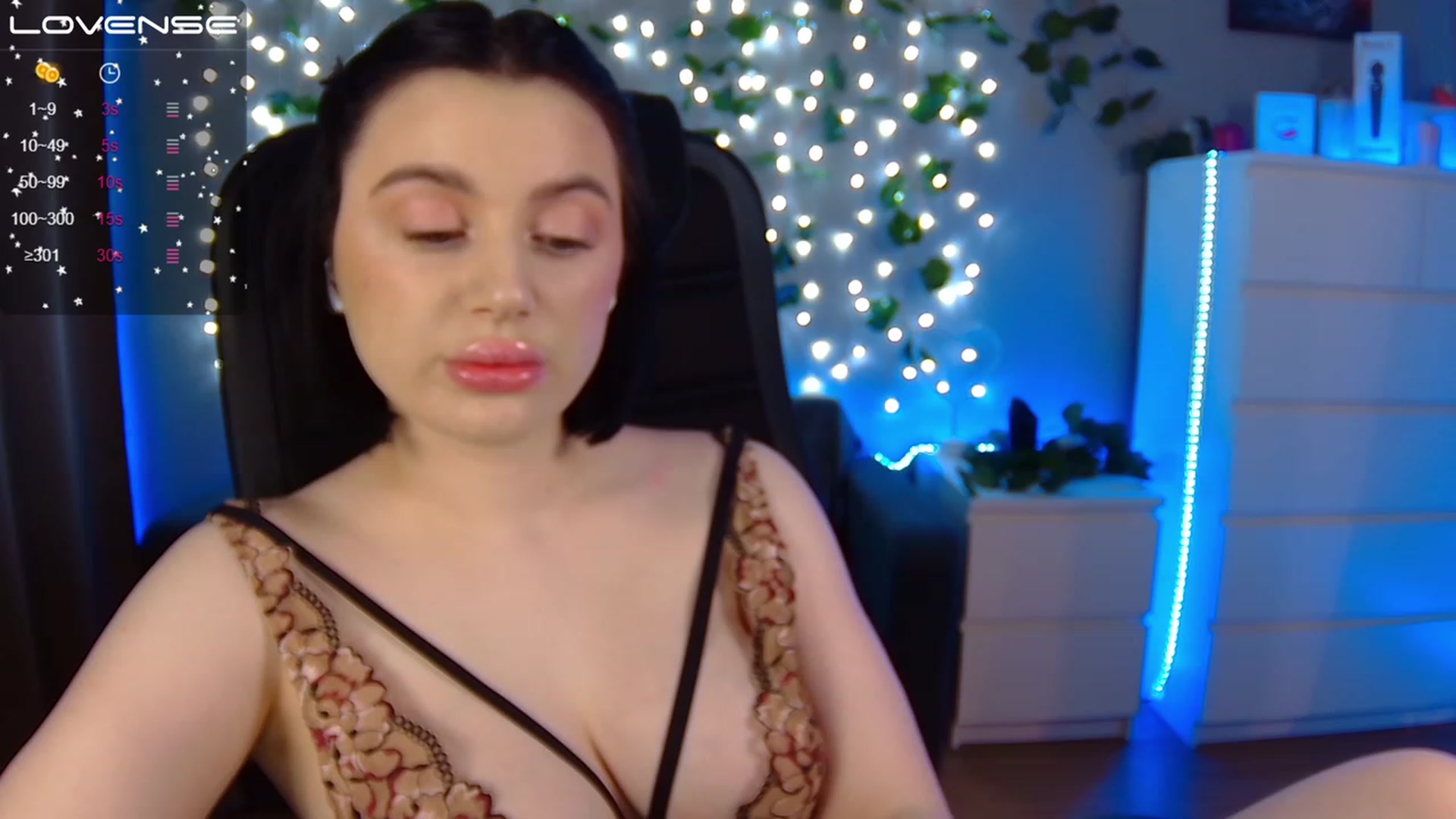 Gallery image thumbnail from SofiKittyy's myfreecams stream on, 01/17/2023, 01:09 image 4 of 20