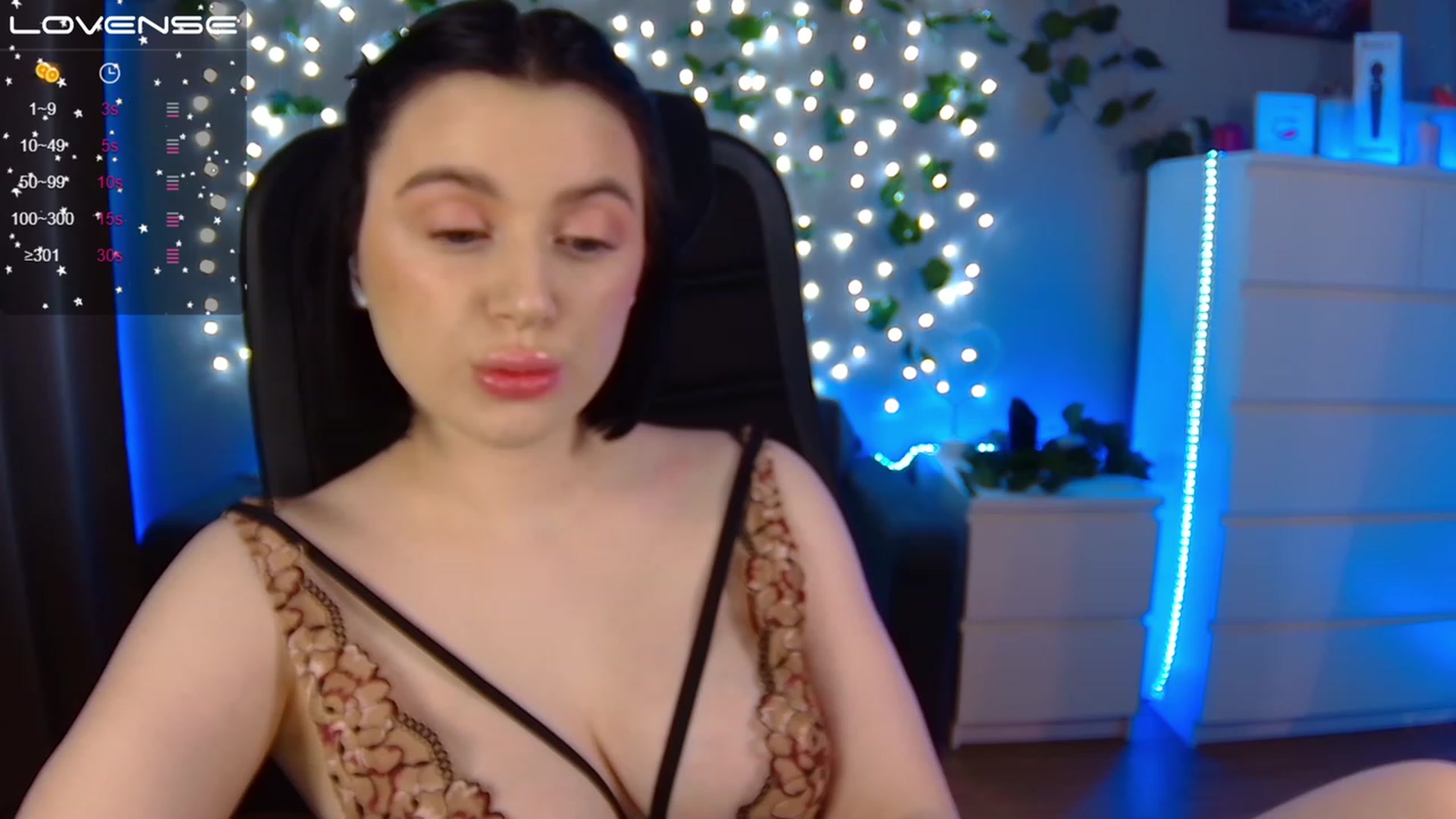 Gallery image thumbnail from SofiKittyy's myfreecams stream on, 01/17/2023, 01:09 image 2 of 20
