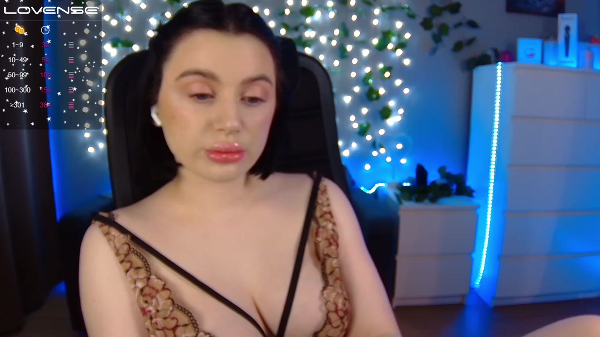 Gallery image thumbnail from SofiKittyy's myfreecams stream on, 01/17/2023, 01:09 image 1 of 20