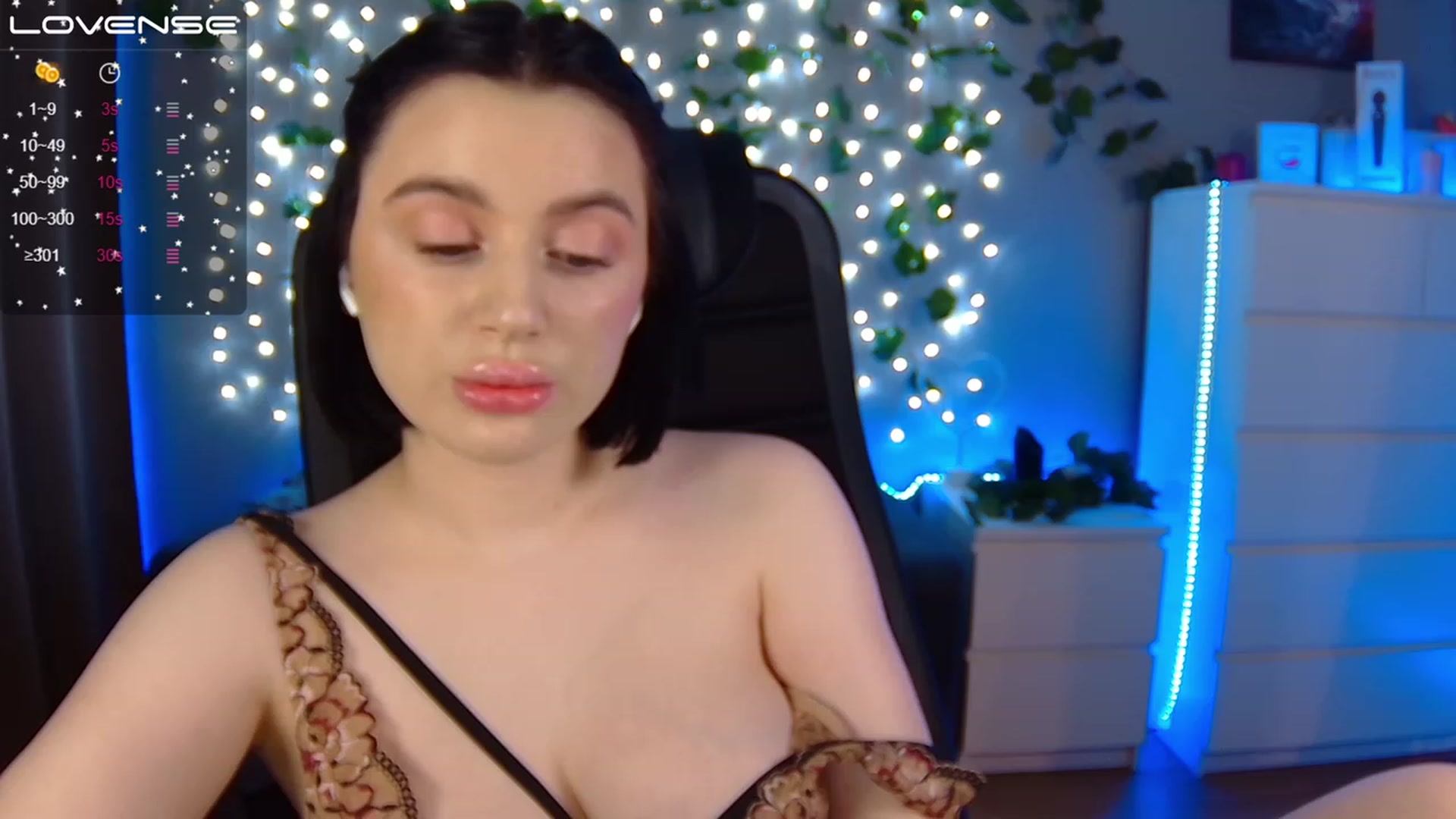 Gallery image thumbnail from SofiKittyy's myfreecams stream on, 01/17/2023, 01:09 image 15 of 20