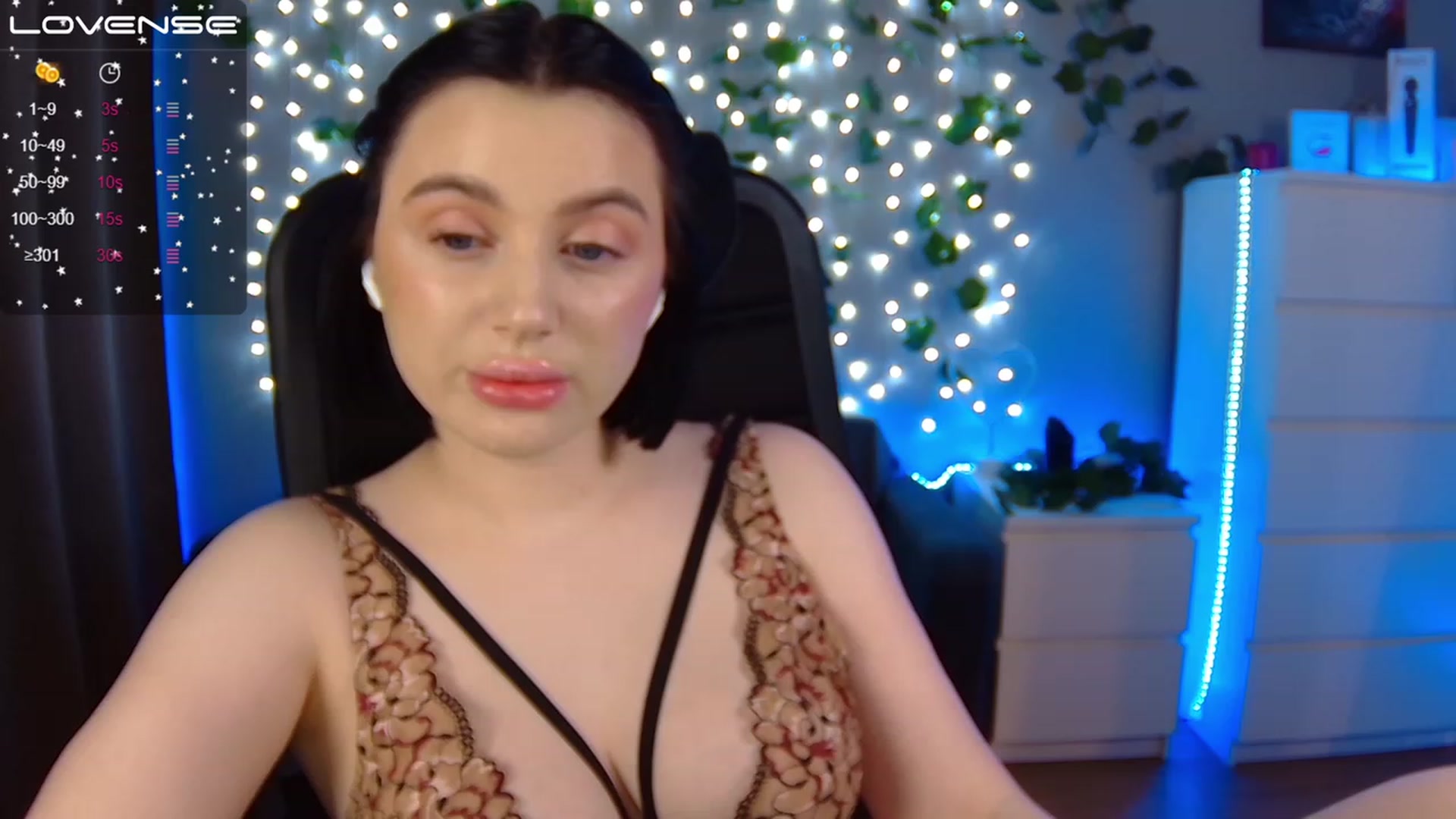 Gallery image thumbnail from SofiKittyy's myfreecams stream on, 01/17/2023, 01:48 image 4 of 20