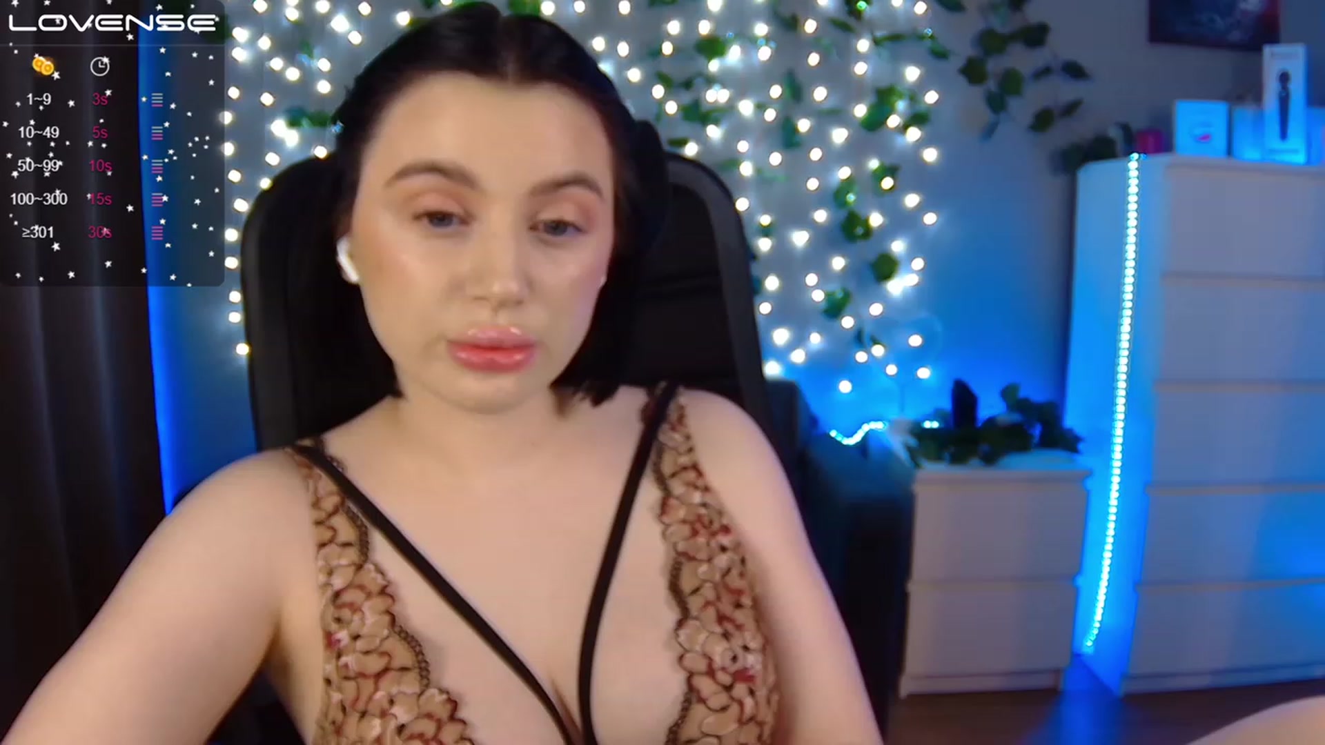 Gallery image thumbnail from SofiKittyy's myfreecams stream on, 01/17/2023, 01:48 image 1 of 20