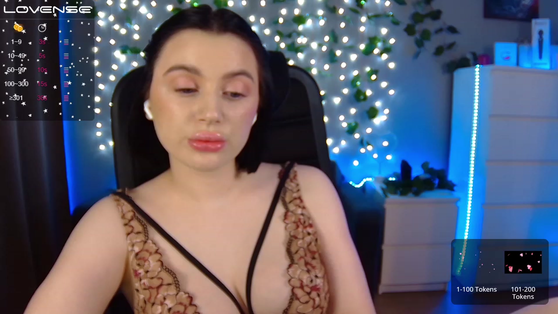 Gallery image thumbnail from SofiKittyy's myfreecams stream on, 01/17/2023, 01:48 image 6 of 20