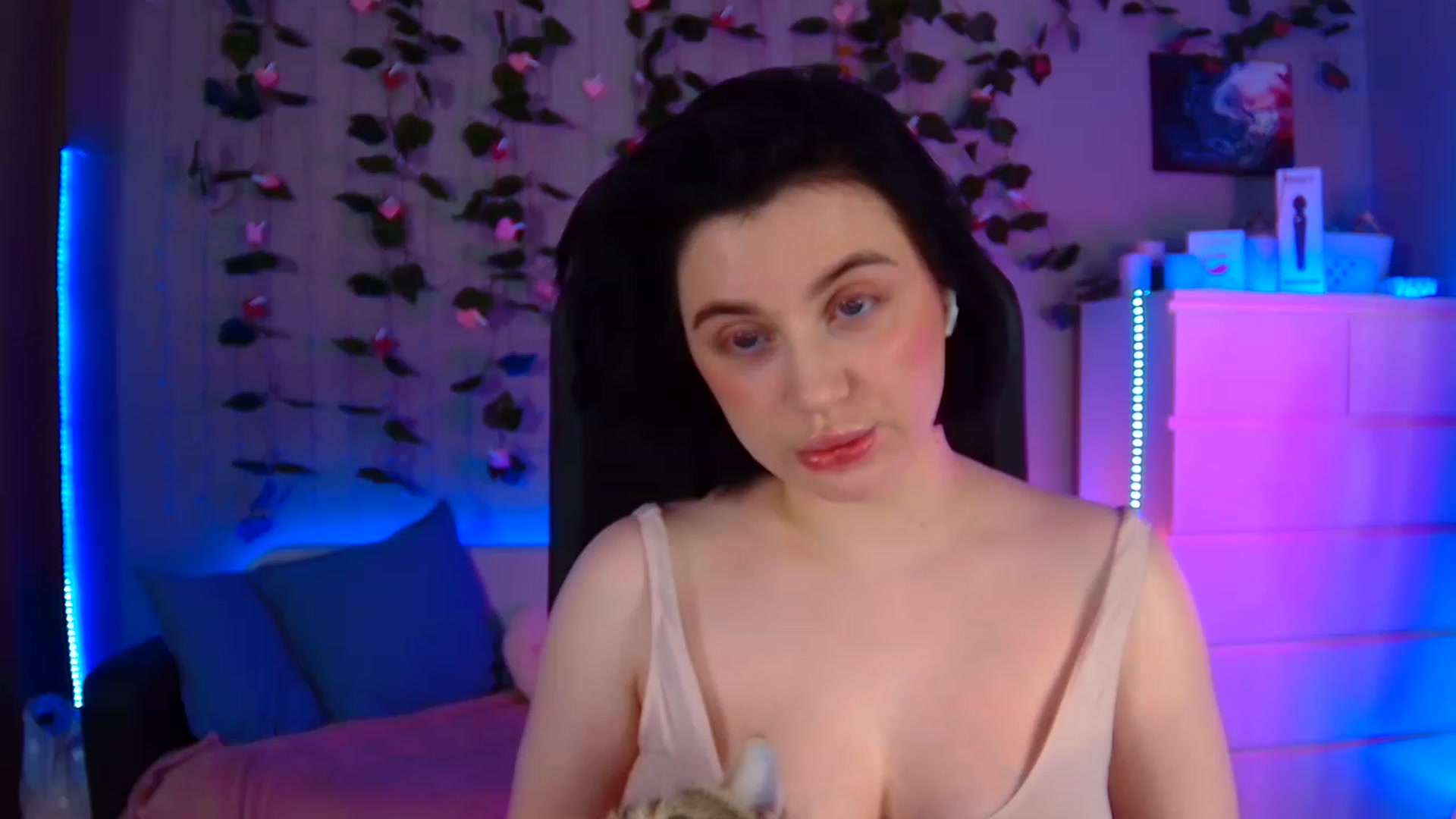 Gallery image thumbnail from SofiKittyy's myfreecams stream on, 03/02/2023, 01:22 image 4 of 20