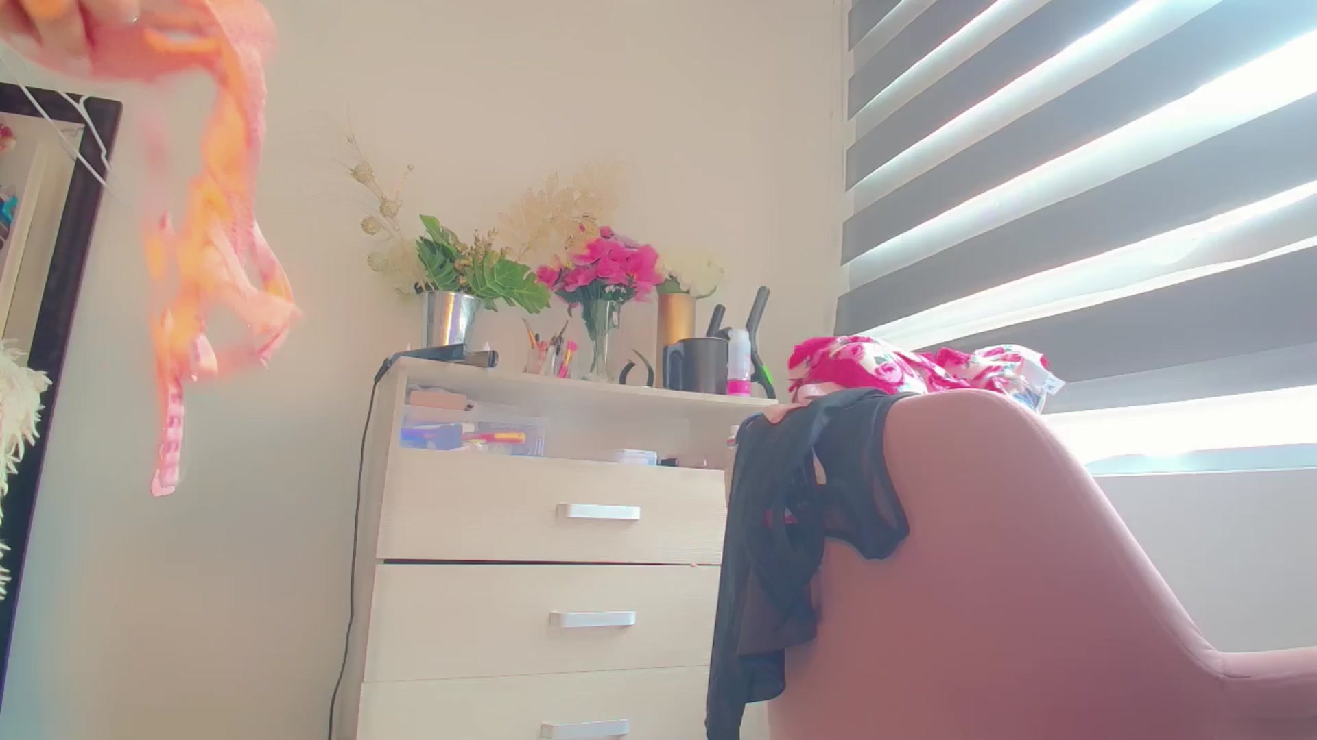 Gallery image thumbnail from SofiYoung's myfreecams stream on, 08/10/2024, 18:30 image 13 of 20