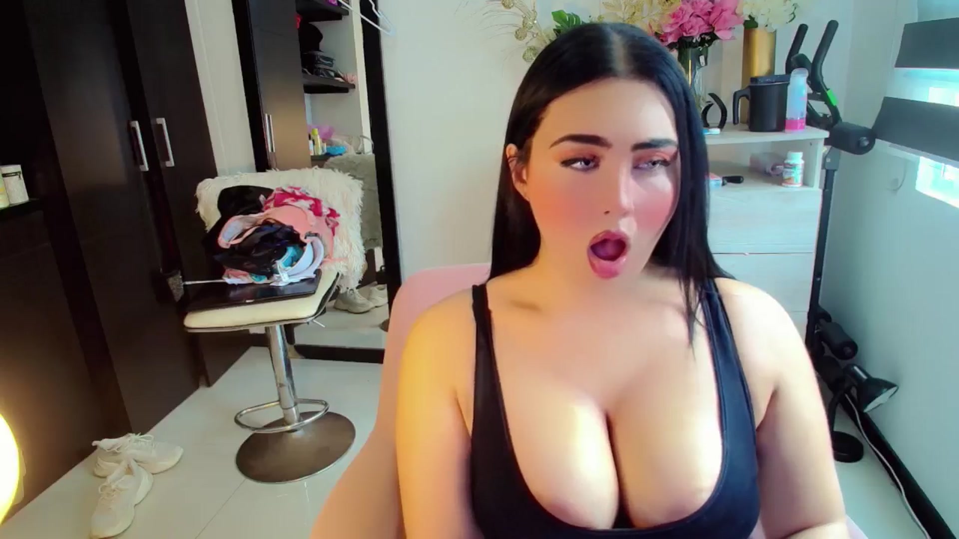Gallery image thumbnail from SofiYoung's myfreecams stream on, 08/10/2024, 18:30 image 20 of 20