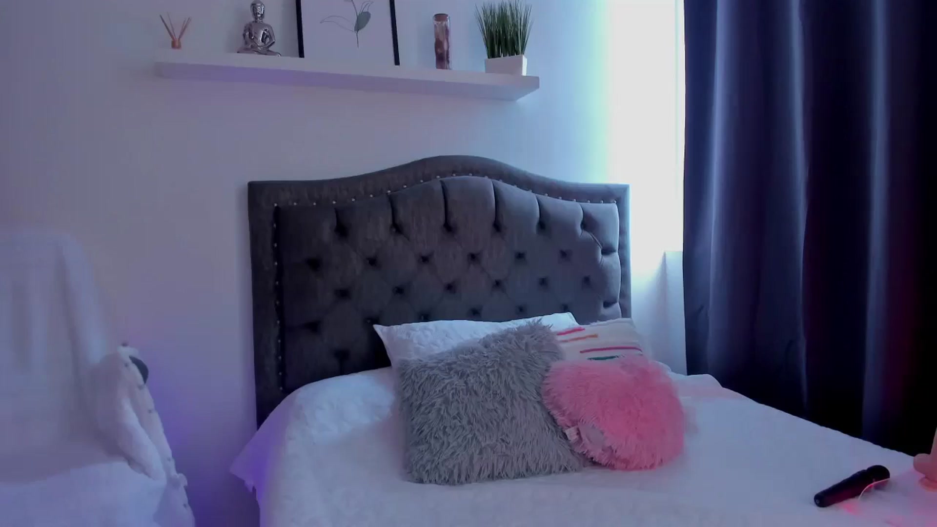 Gallery image thumbnail from Sofi__Lune's myfreecams stream on, 07/22/2025, 17:23 image 7 of 20