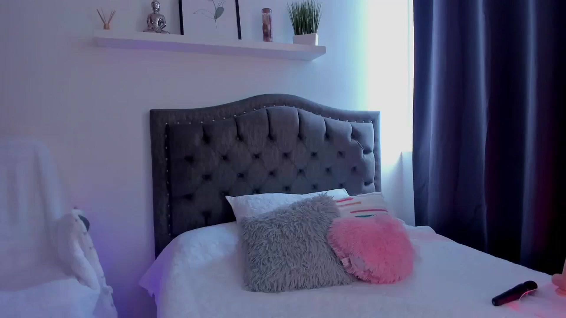 Gallery image thumbnail from Sofi__Lune's myfreecams stream on, 07/22/2025, 17:23 image 6 of 20