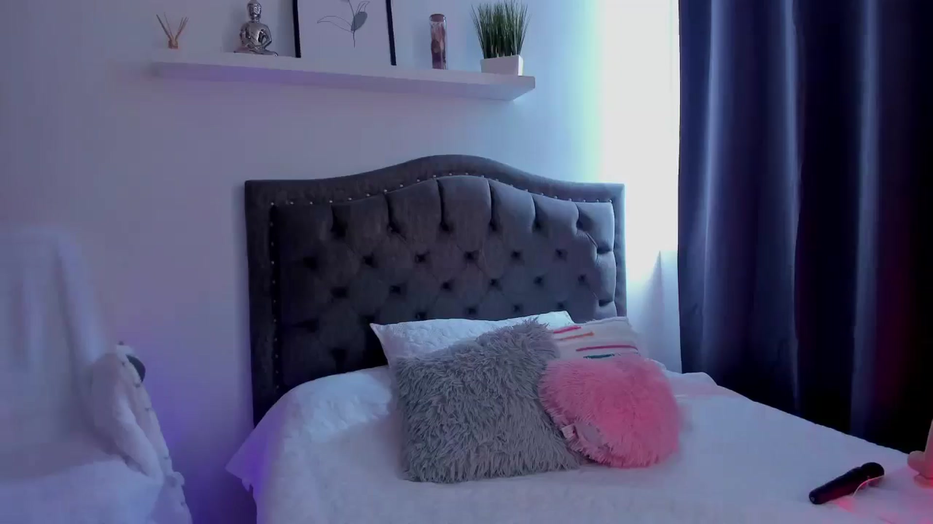 Gallery image thumbnail from Sofi__Lune's myfreecams stream on, 07/22/2025, 17:23 image 8 of 20