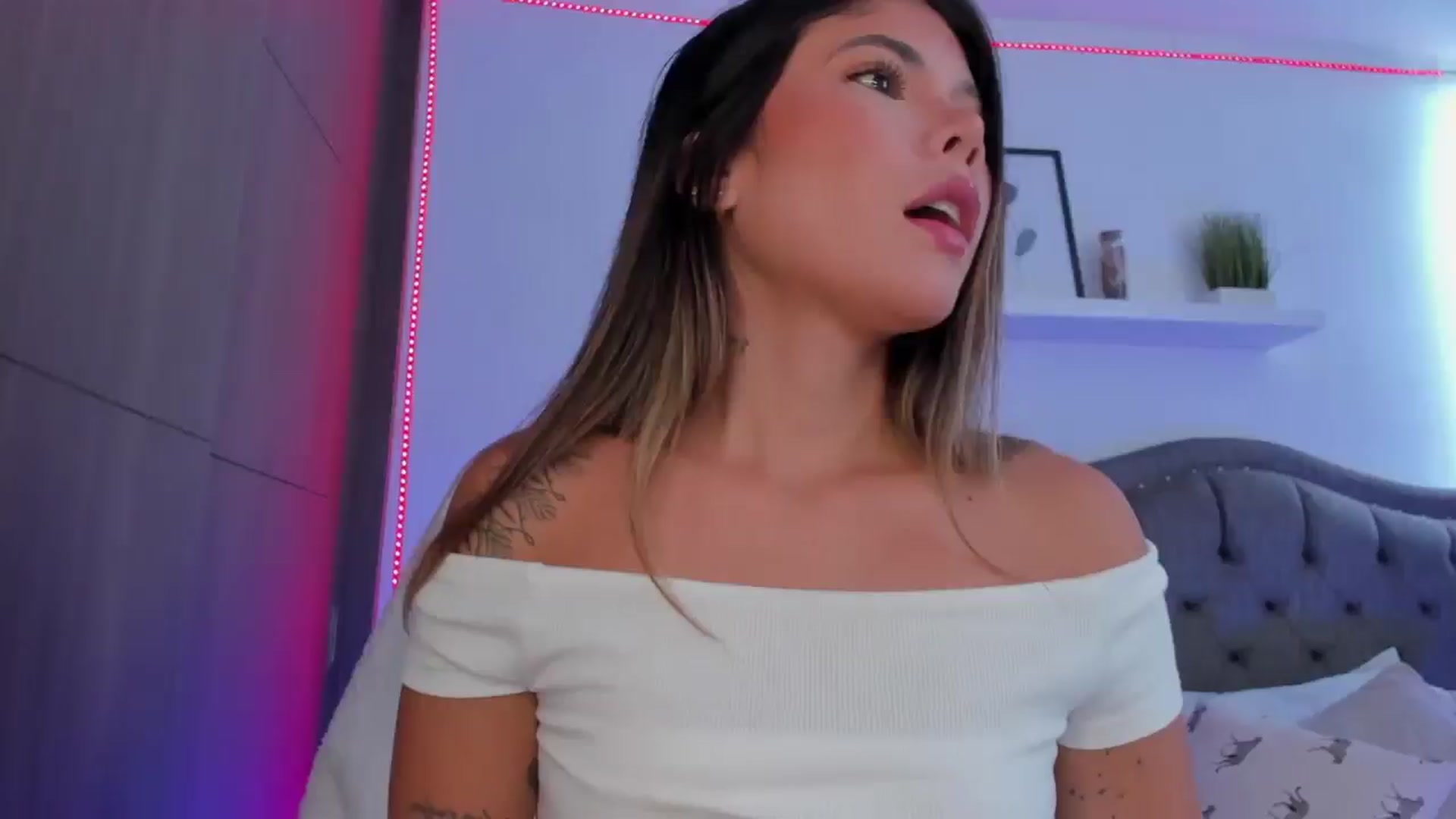 Gallery image thumbnail from Sofi__Lune's myfreecams stream on, 08/18/2025, 19:42 image 1 of 20