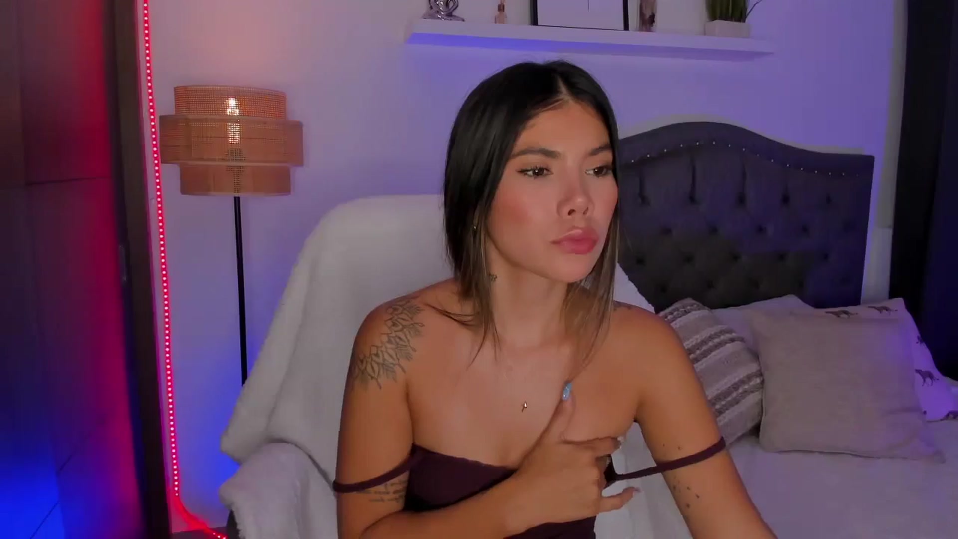 Gallery image thumbnail from Sofi__Lune's myfreecams stream on, 08/26/2025, 02:31 image 17 of 20