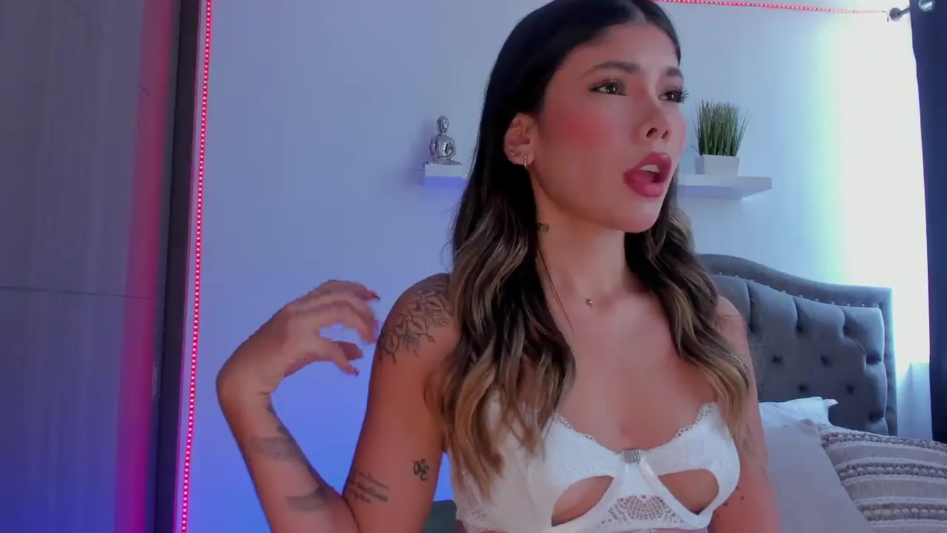 Gallery image thumbnail from Sofi__Lune's myfreecams stream on, 09/19/2025, 18:36 image 10 of 20