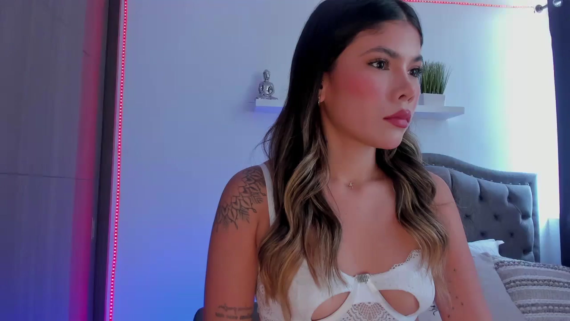 Gallery image thumbnail from Sofi__Lune's myfreecams stream on, 09/19/2025, 18:36 image 11 of 20