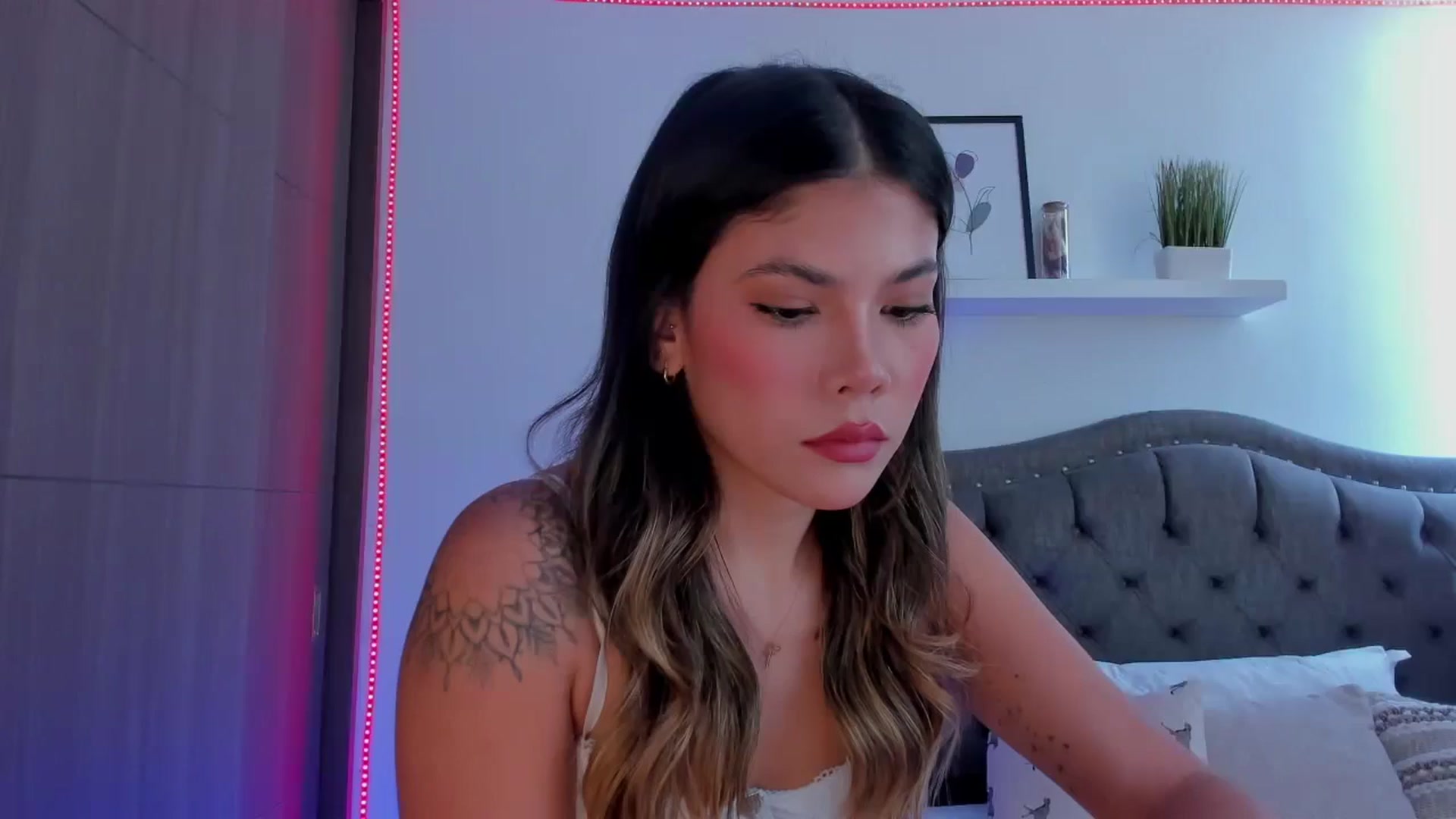Gallery image thumbnail from Sofi__Lune's myfreecams stream on, 09/19/2025, 18:36 image 13 of 20
