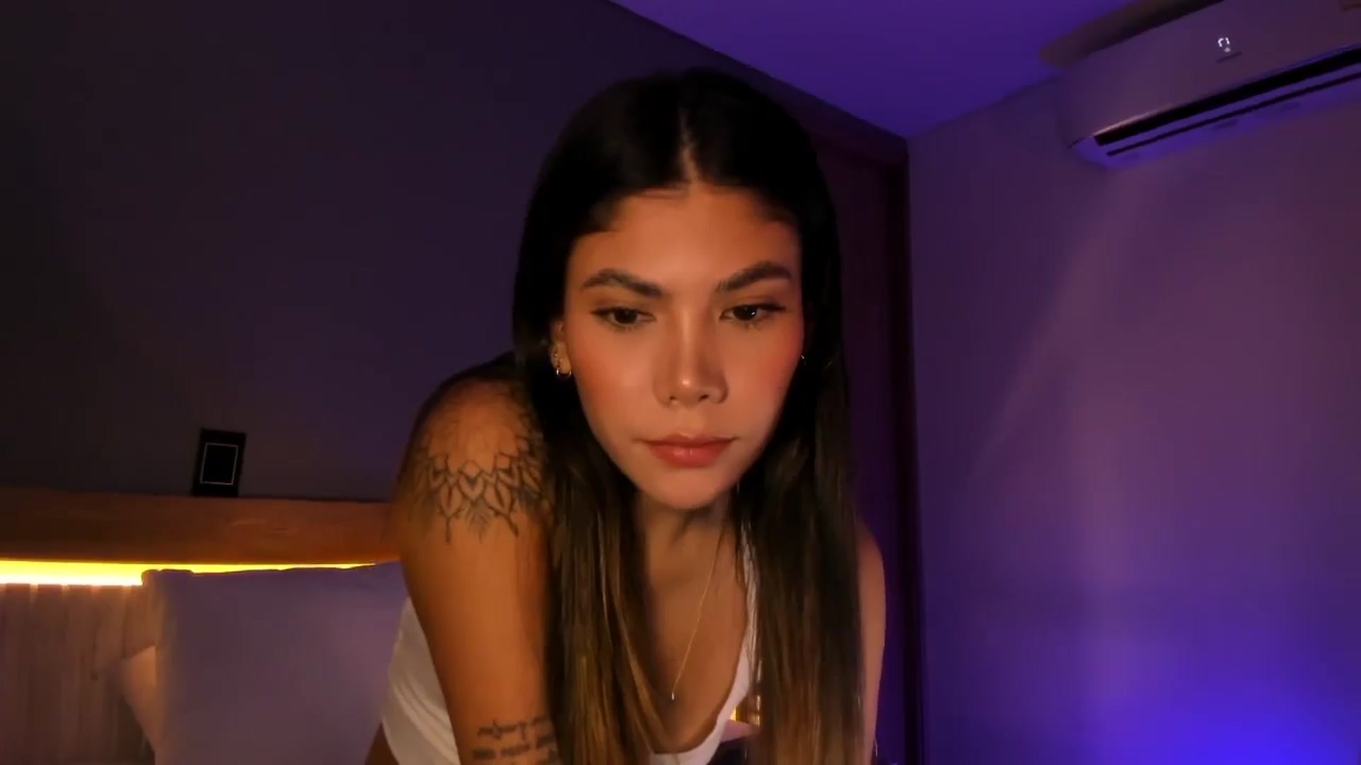 Gallery image thumbnail from Sofi__Lune's myfreecams stream on, 09/24/2025, 21:04 image 14 of 20