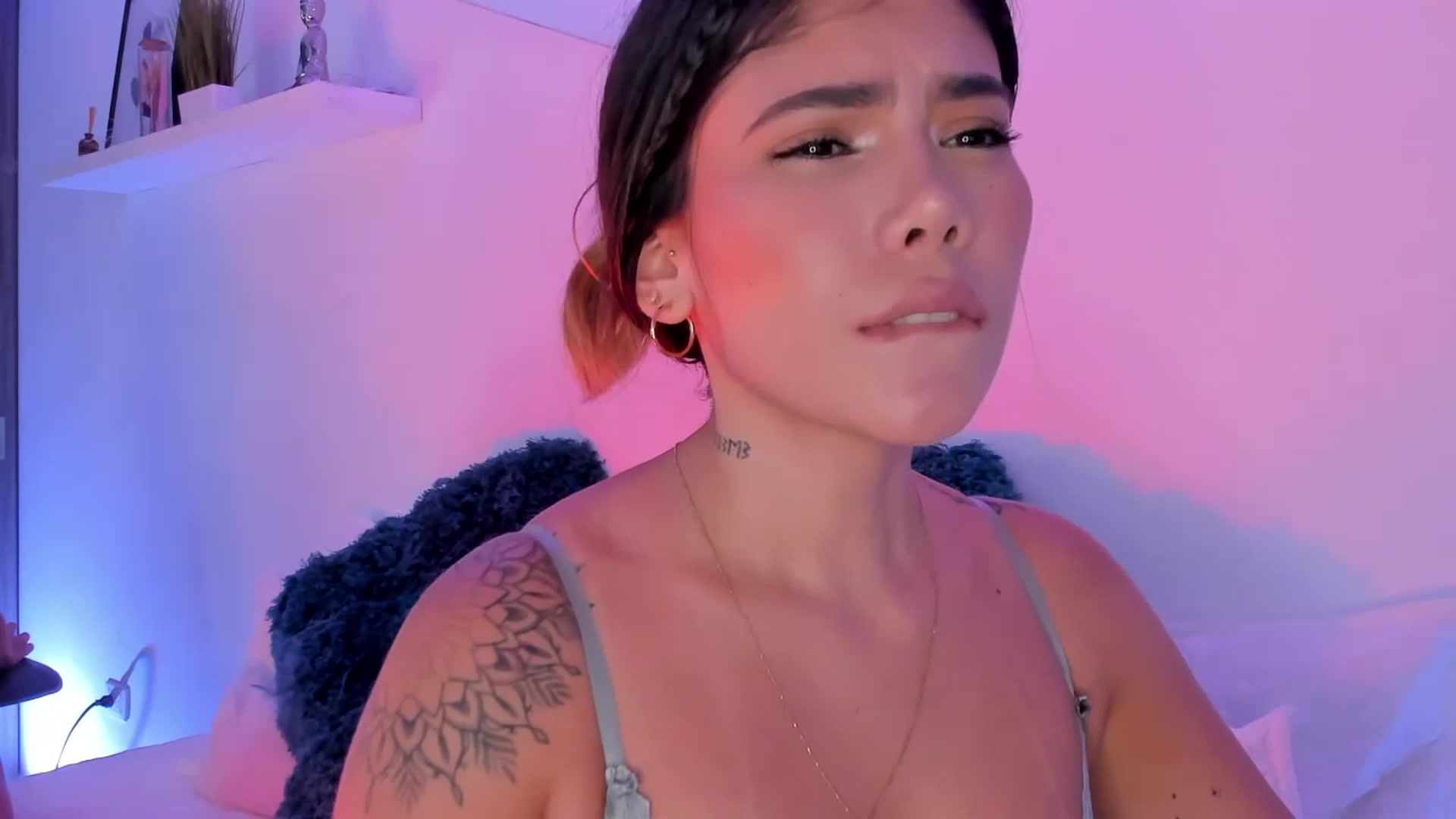 Gallery image thumbnail from Sofi___'s myfreecams stream on, 03/19/2025, 19:45 image 18 of 20