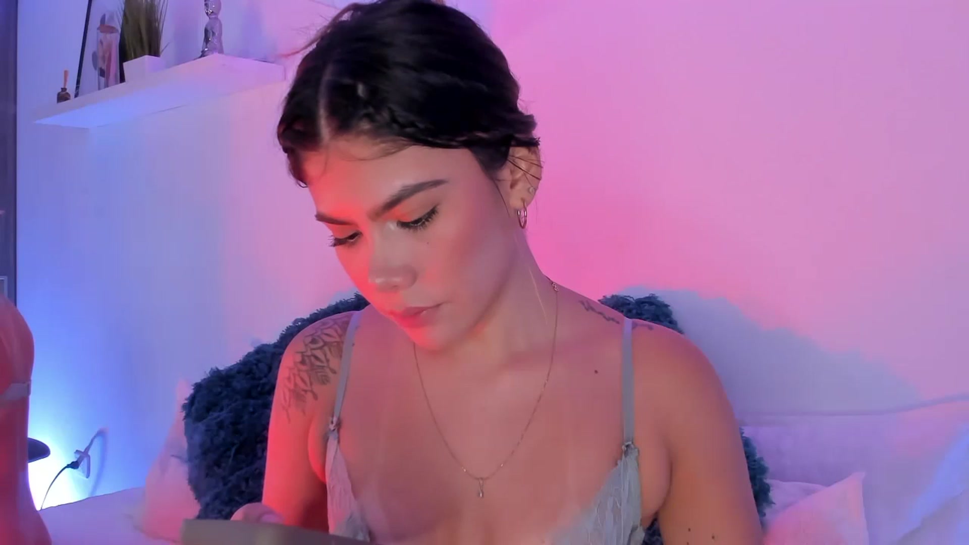 Gallery image thumbnail from Sofi___'s myfreecams stream on, 03/19/2025, 19:45 image 16 of 20