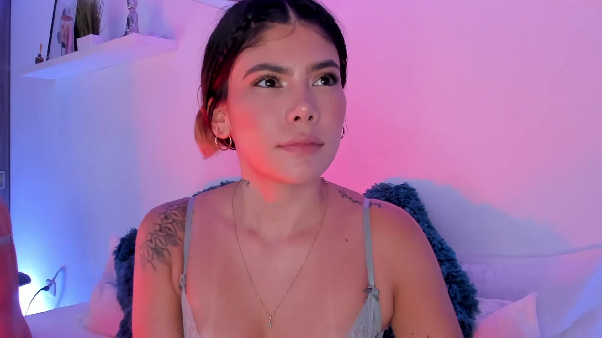 Gallery image thumbnail from Sofi___'s myfreecams stream on, 03/19/2025, 19:45 image 17 of 20