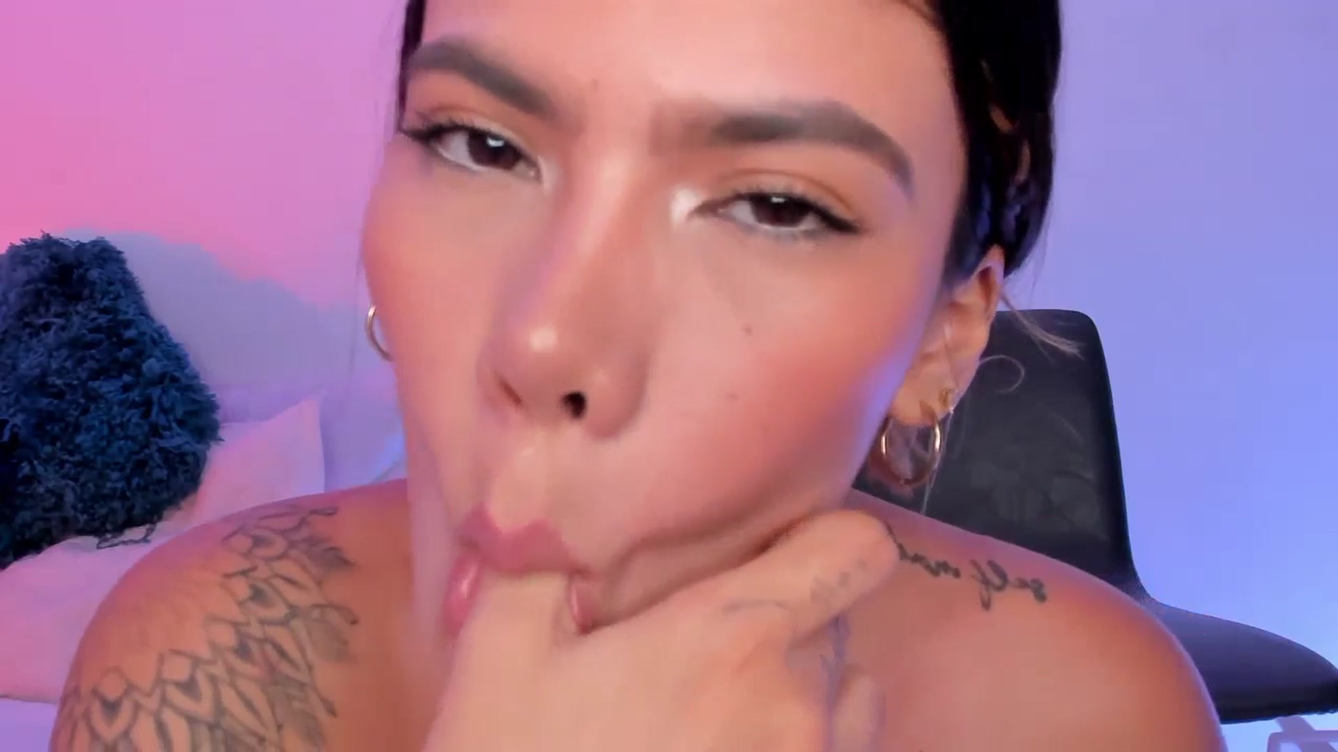 Gallery image thumbnail from Sofi___'s myfreecams stream on, 03/19/2025, 20:10 image 8 of 20