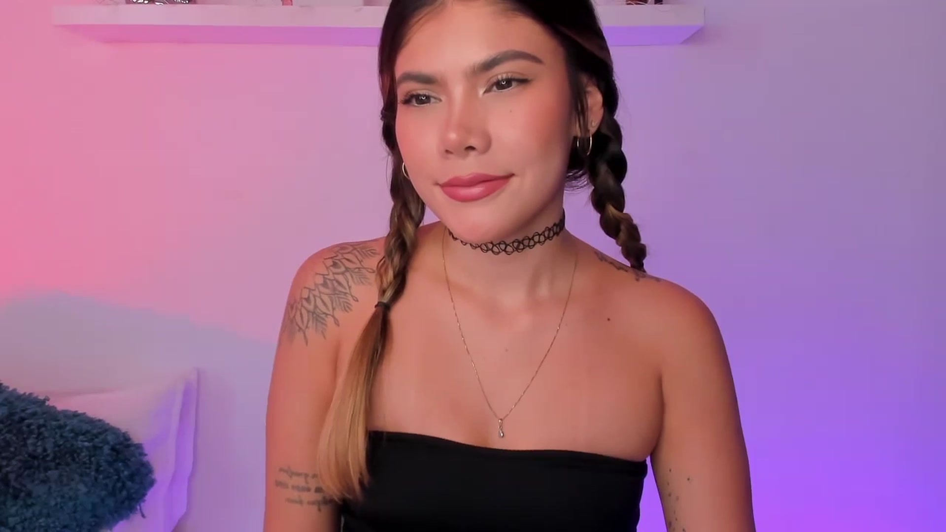 Gallery image thumbnail from Sofi___'s myfreecams stream on, 03/26/2025, 17:38 image 2 of 20