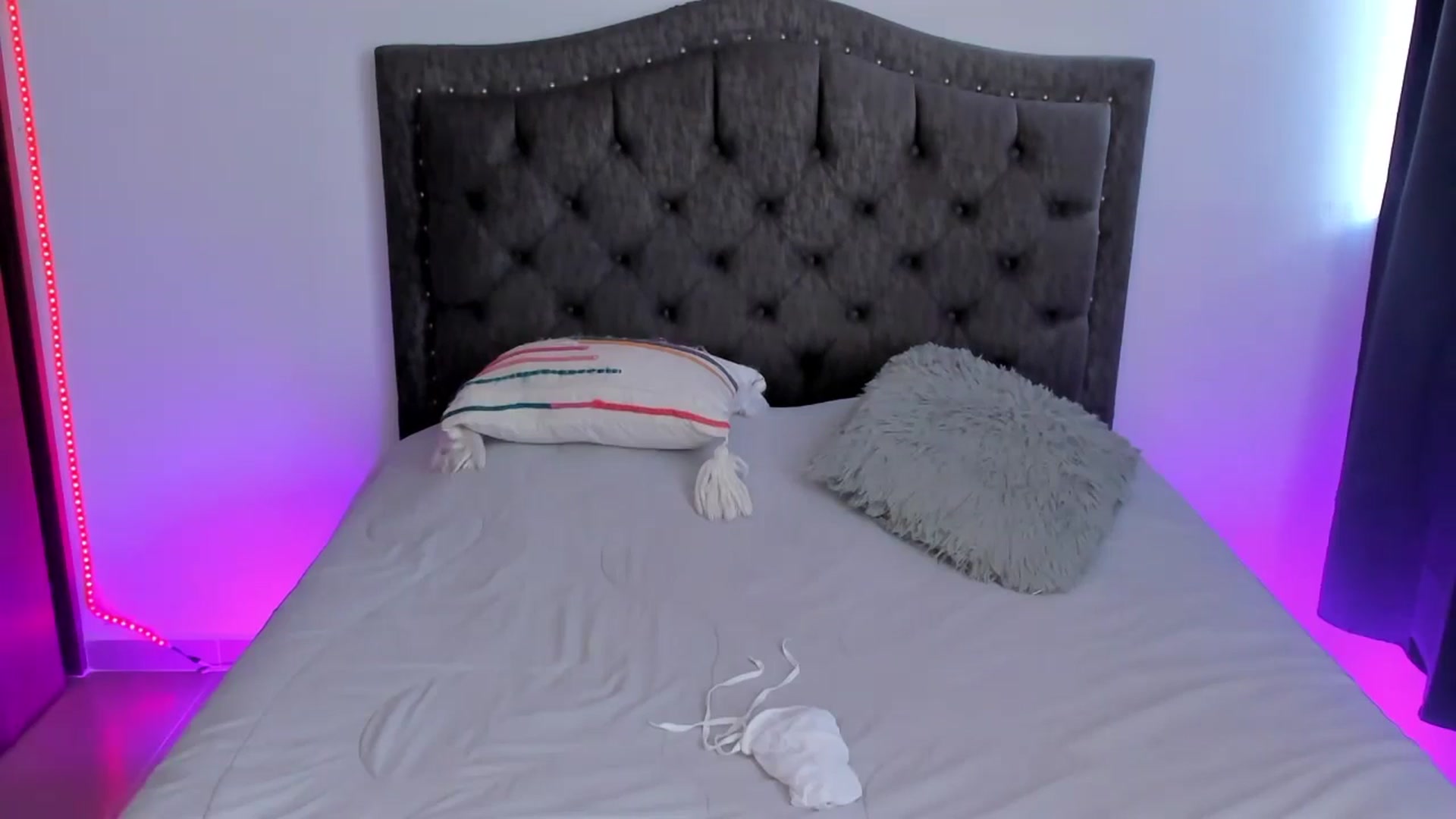 Gallery image thumbnail from Sofi___'s myfreecams stream on, 04/12/2025, 16:58 image 9 of 20
