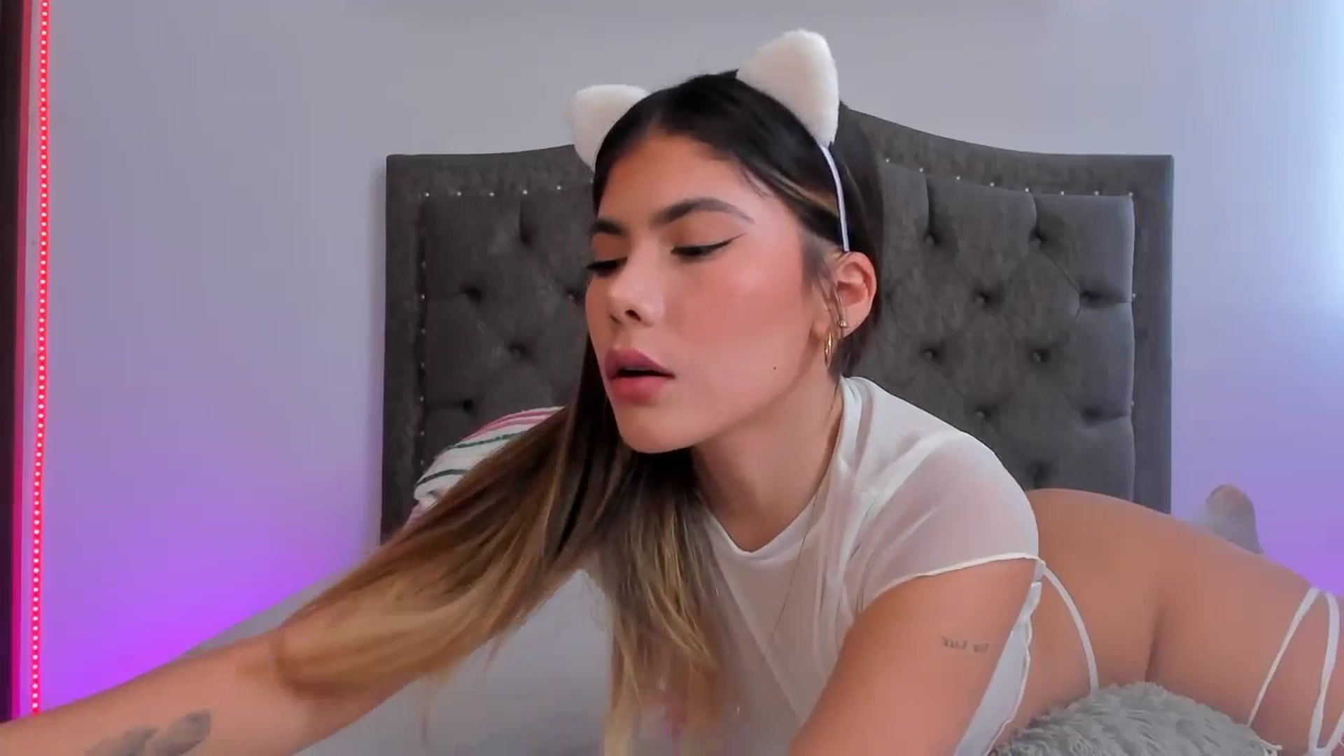 Gallery image thumbnail from Sofi___'s myfreecams stream on, 04/12/2025, 17:28 image 5 of 20