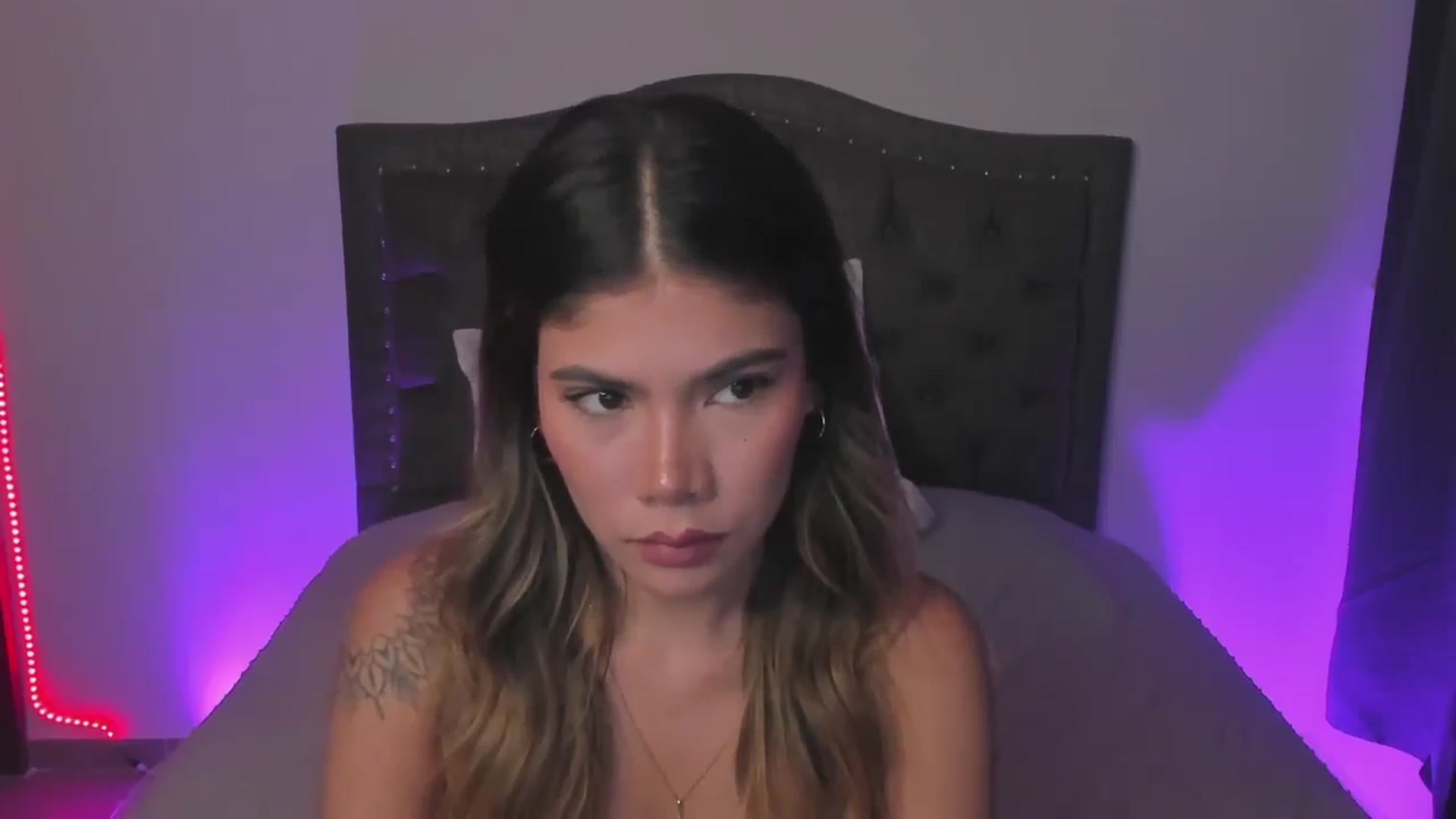 Gallery image thumbnail from Sofi___'s myfreecams stream on, 04/20/2025, 24:01 image 14 of 20