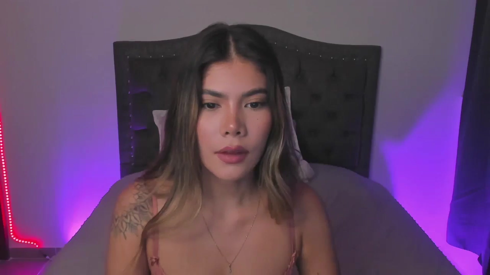 Gallery image thumbnail from Sofi___'s myfreecams stream on, 04/20/2025, 24:01 image 15 of 20