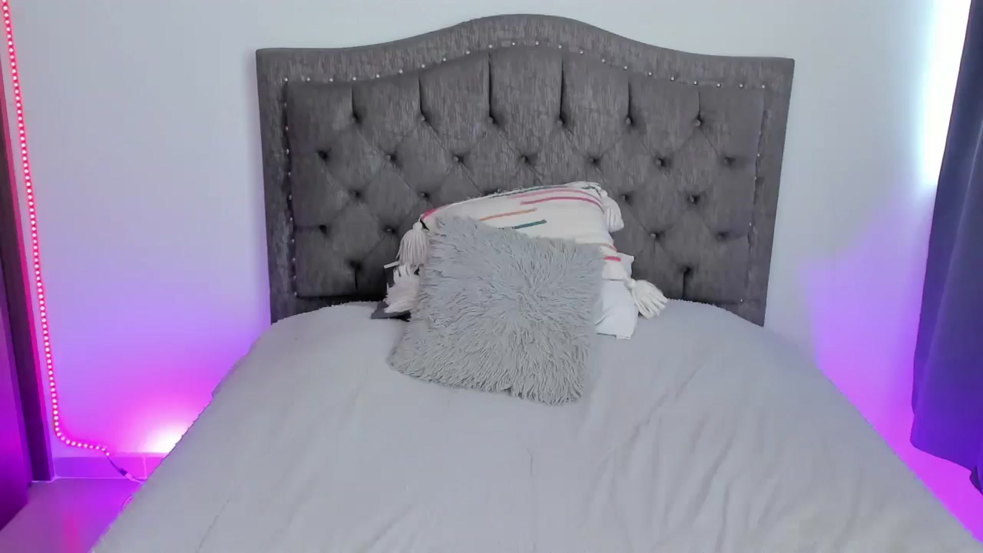 Gallery image thumbnail from Sofi___'s myfreecams stream on, 04/21/2025, 19:09 image 11 of 20