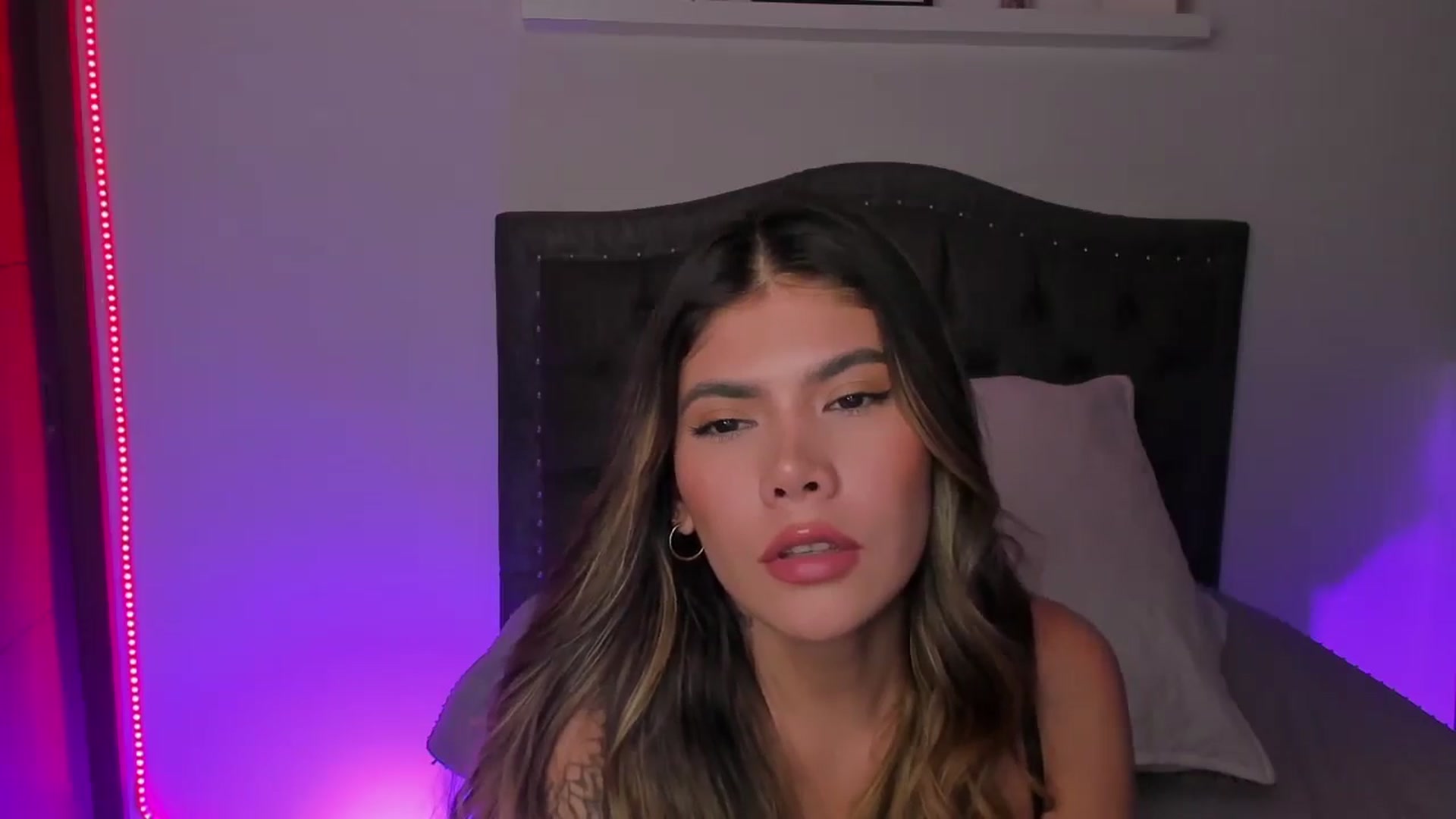 Gallery image thumbnail from Sofi___'s myfreecams stream on, 04/24/2025, 01:23 image 18 of 20