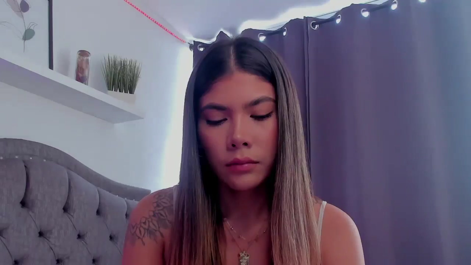 Gallery image thumbnail from Sofi___'s myfreecams stream on, 05/07/2025, 18:49 image 10 of 20