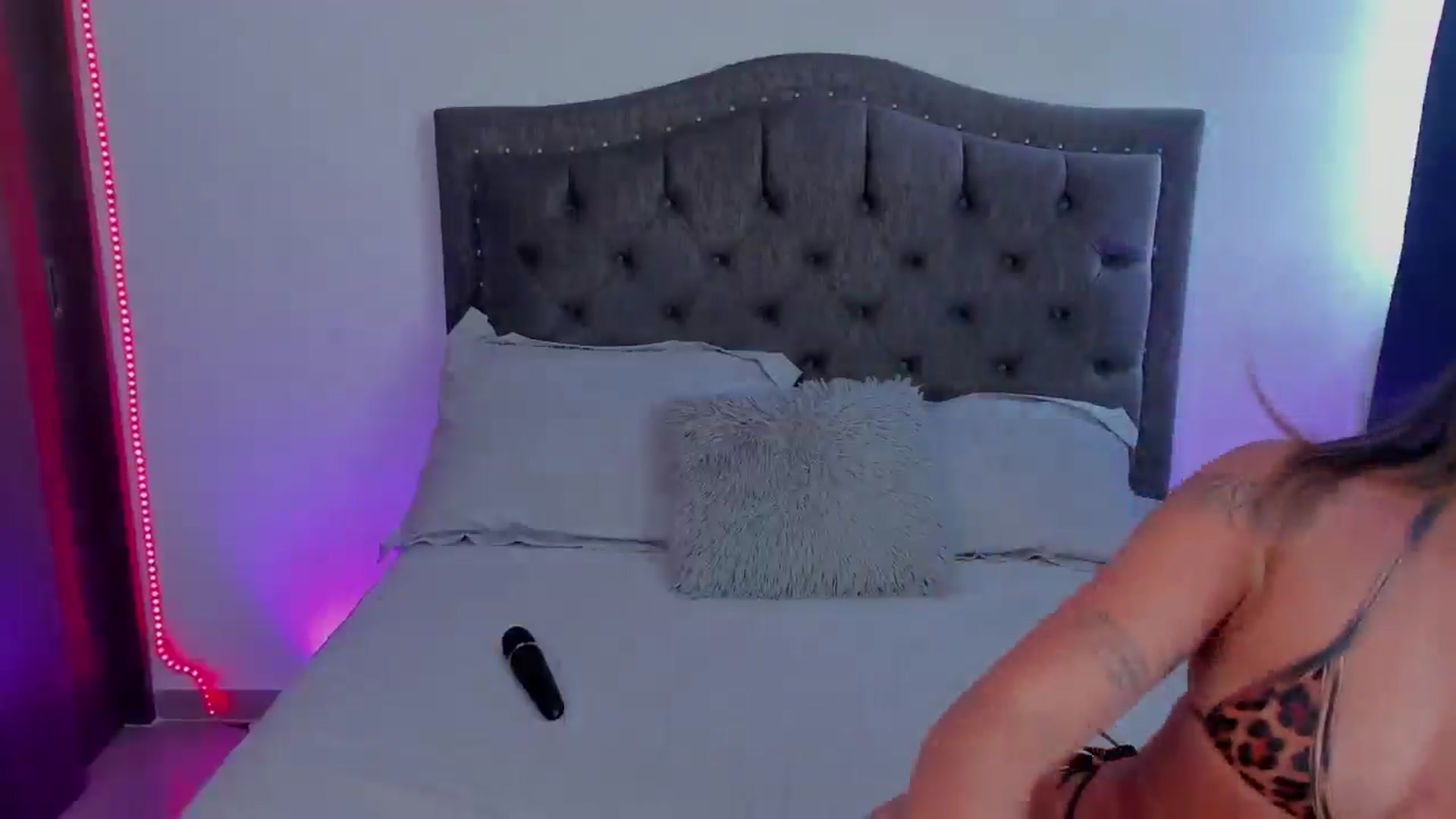 Gallery image thumbnail from Sofi___'s myfreecams stream on, 05/09/2025, 17:53 image 8 of 20