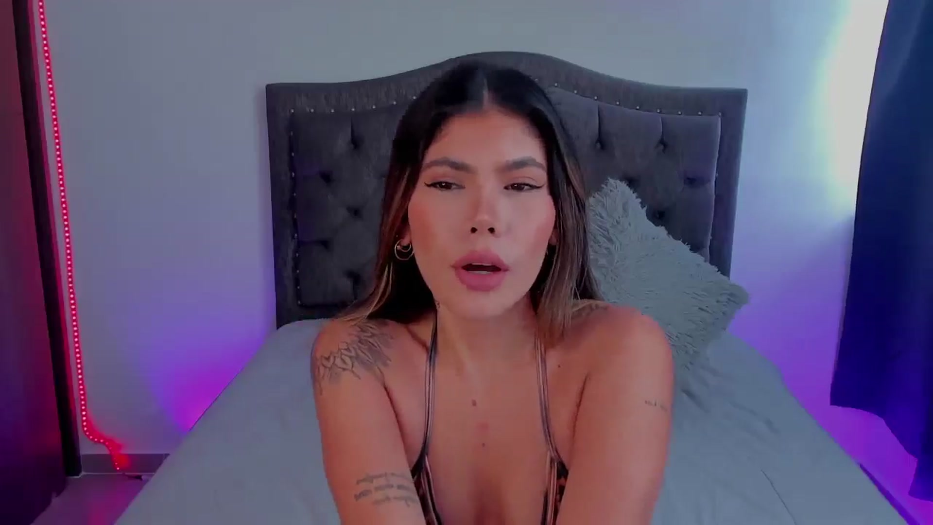 Gallery image thumbnail from Sofi___'s myfreecams stream on, 05/09/2025, 20:32 image 16 of 20