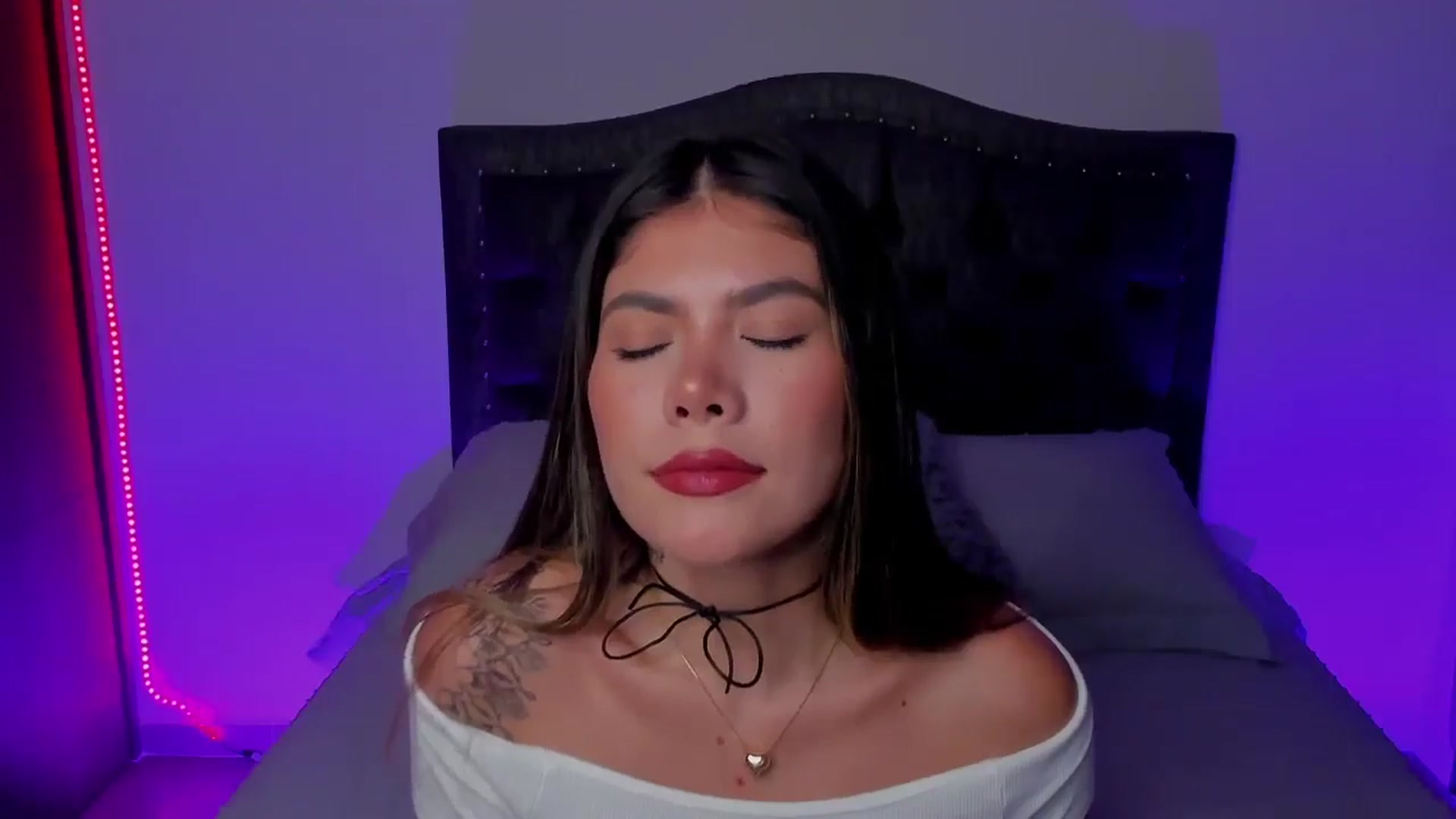 Gallery image thumbnail from Sofi___'s myfreecams stream on, 05/13/2025, 23:43 image 16 of 20