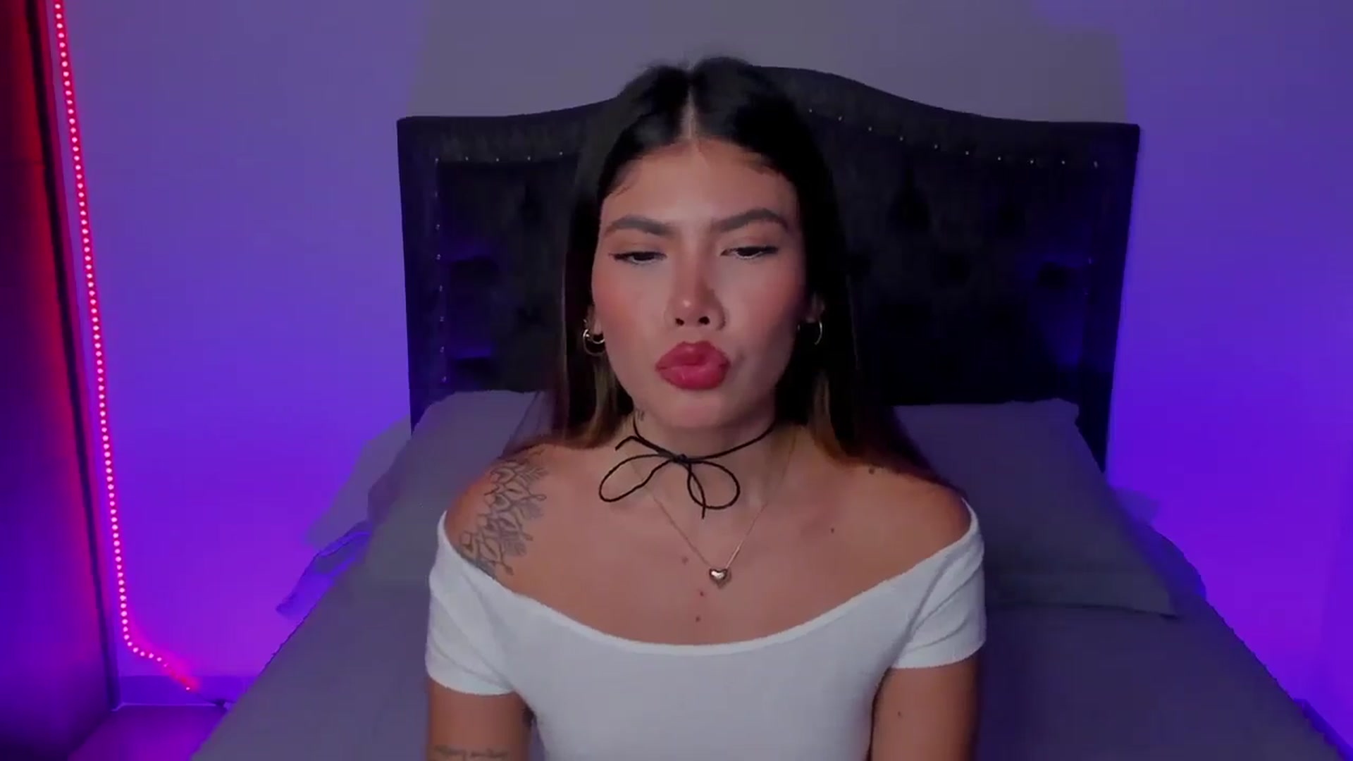Gallery image thumbnail from Sofi___'s myfreecams stream on, 05/13/2025, 23:43 image 10 of 20