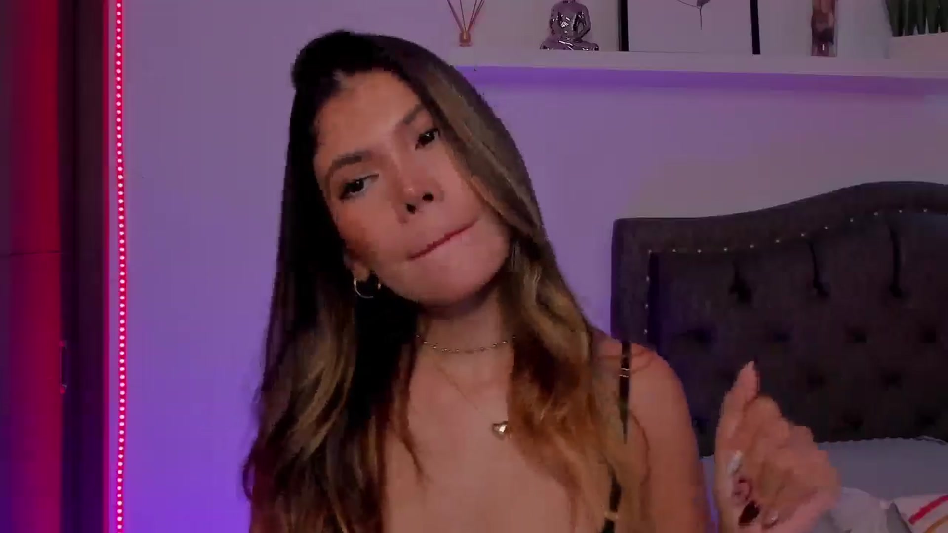 Gallery image thumbnail from Sofi___'s myfreecams stream on, 05/26/2025, 22:45 image 12 of 20