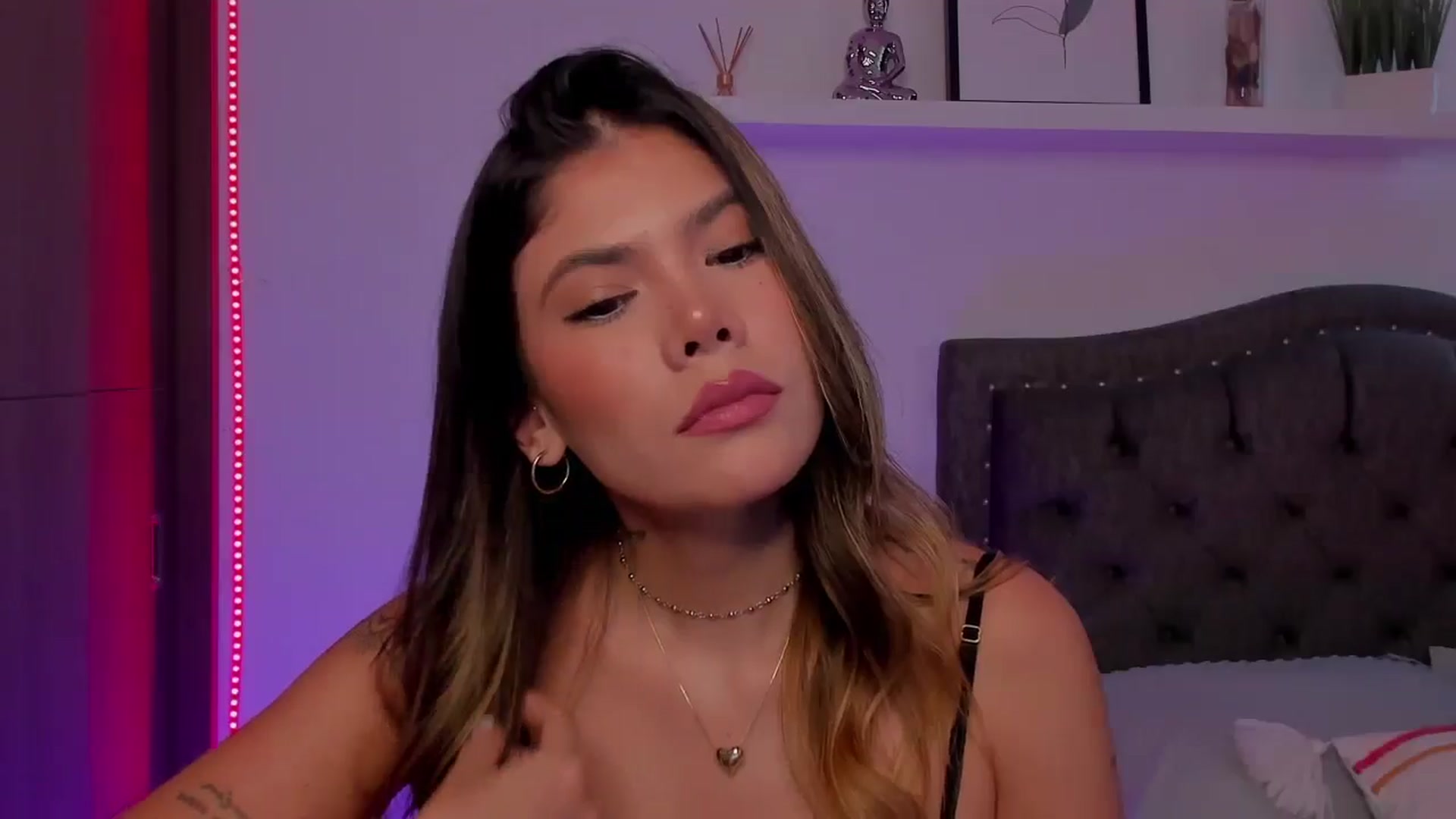 Gallery image thumbnail from Sofi___'s myfreecams stream on, 05/26/2025, 22:45 image 2 of 20