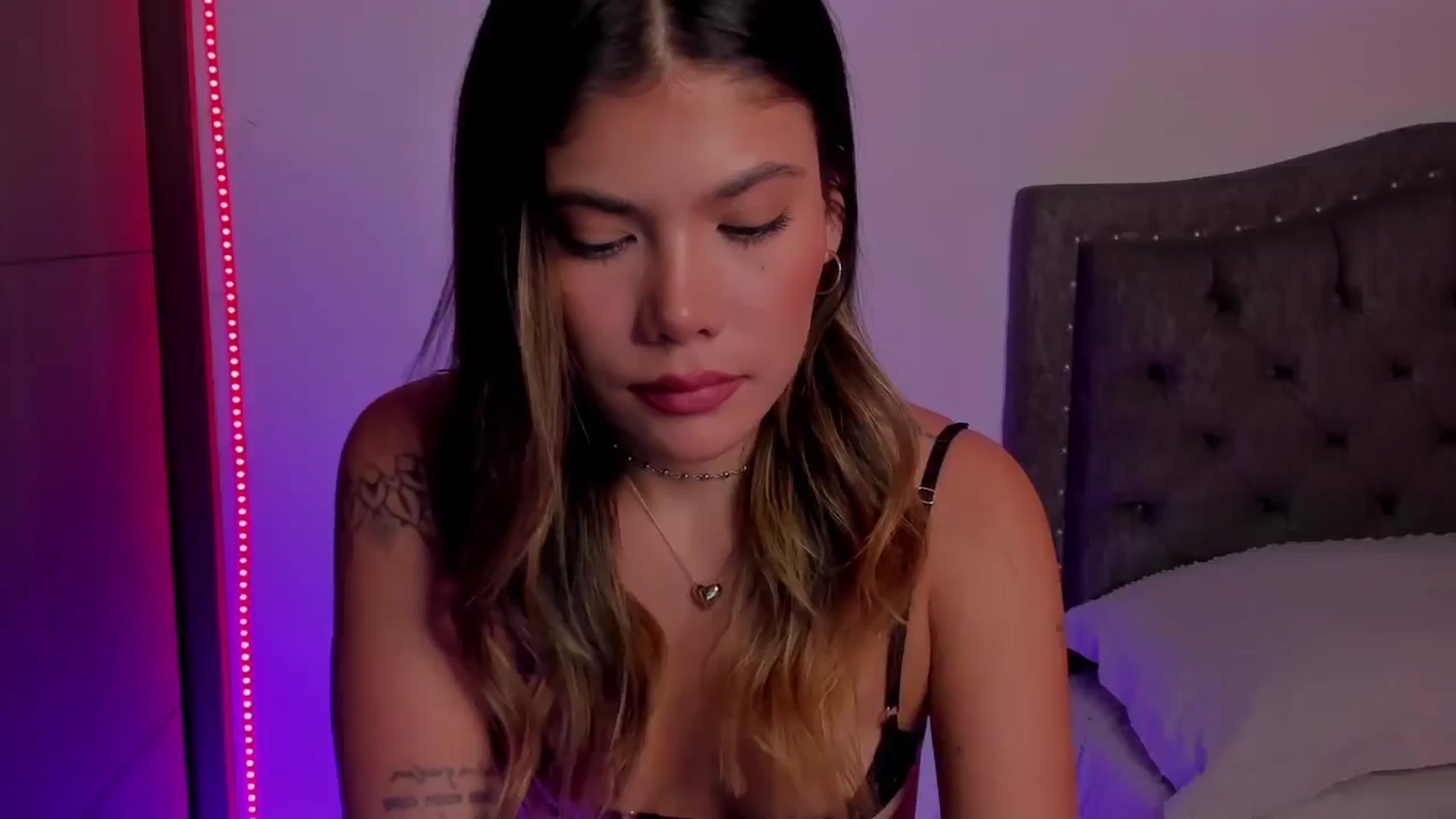 Gallery image thumbnail from Sofi___'s myfreecams stream on, 05/27/2025, 02:10 image 18 of 20