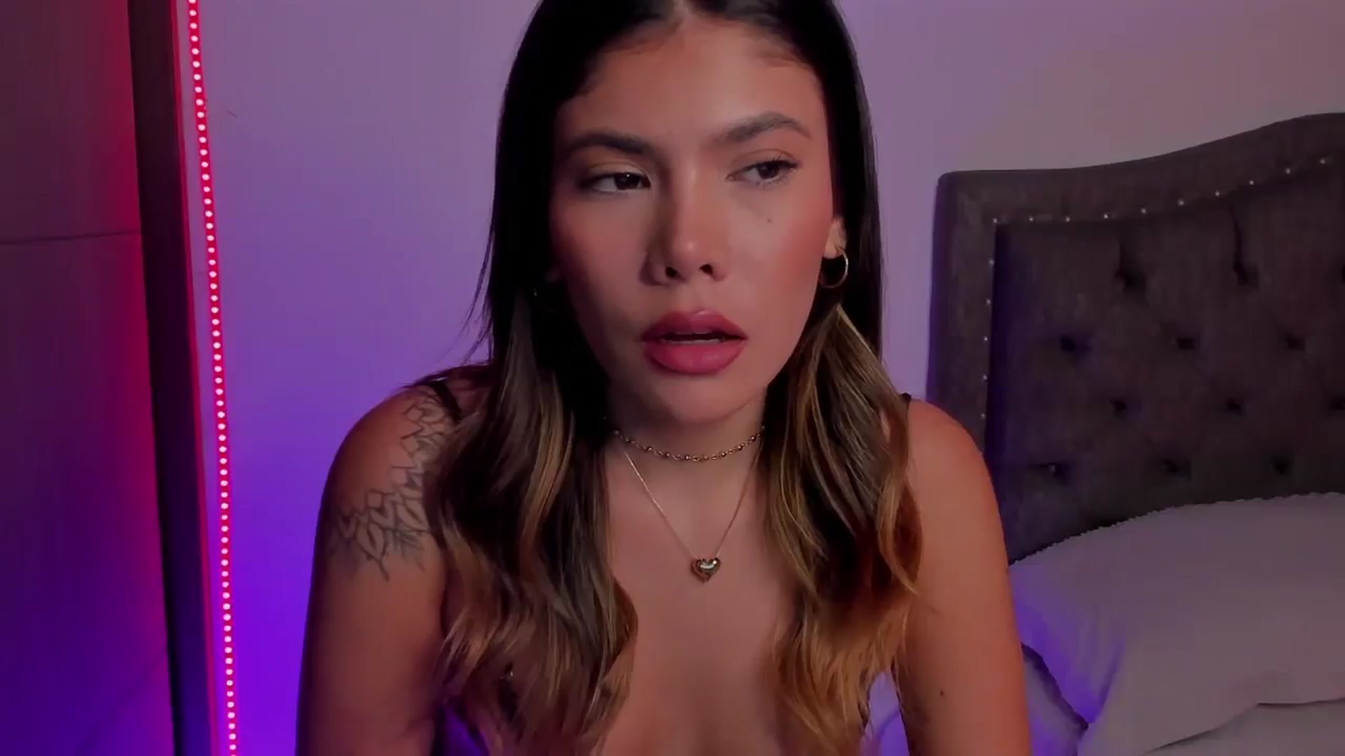 Gallery image thumbnail from Sofi___'s myfreecams stream on, 05/27/2025, 02:10 image 20 of 20