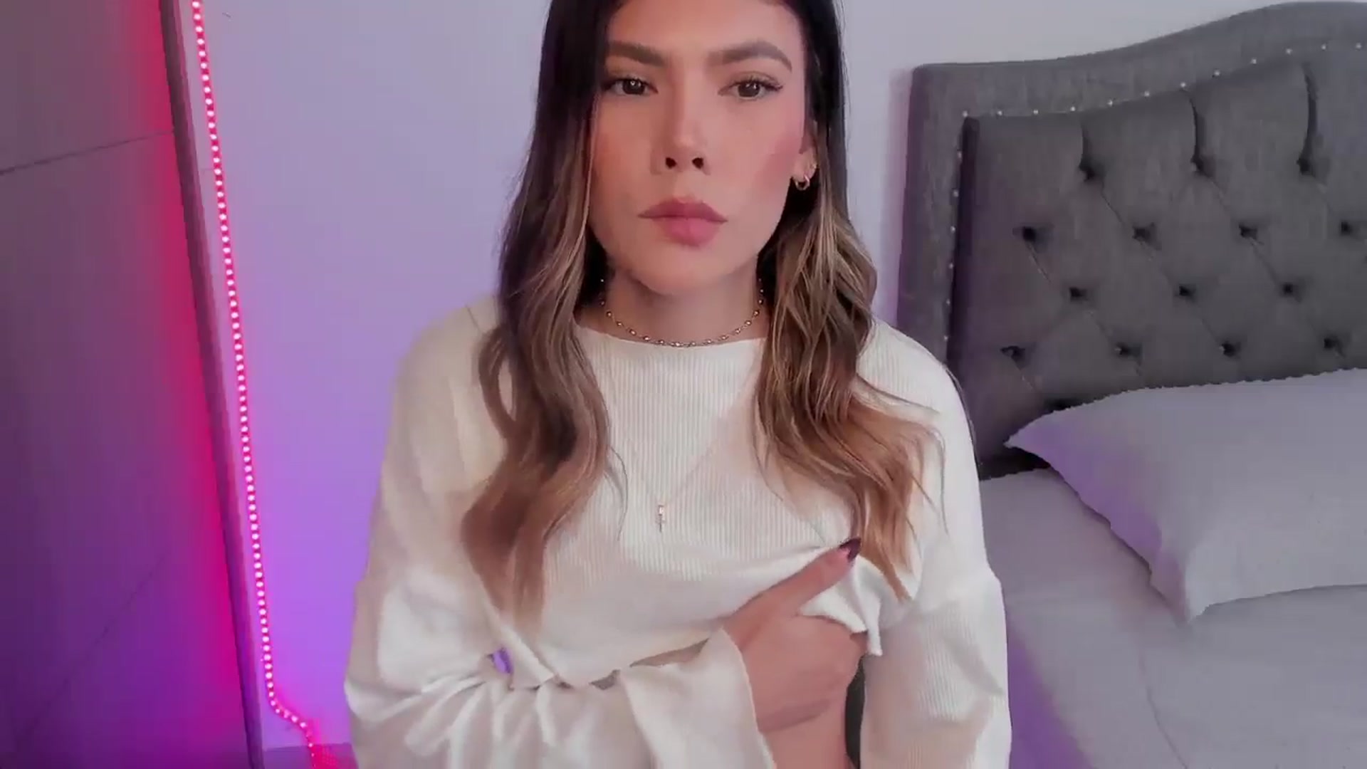 Gallery image thumbnail from Sofi___'s myfreecams stream on, 06/06/2025, 15:47 image 18 of 20