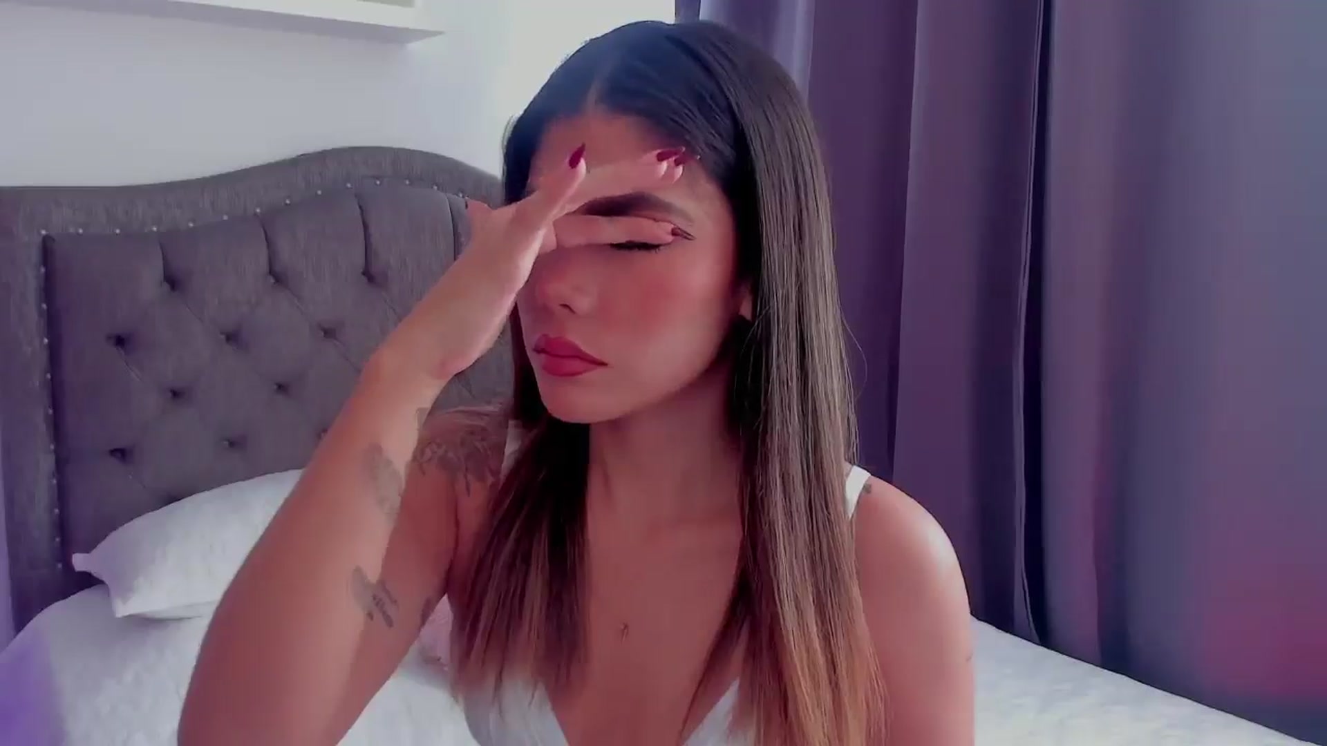 Gallery image thumbnail from Sofi___'s myfreecams stream on, 06/18/2025, 19:34 image 13 of 20