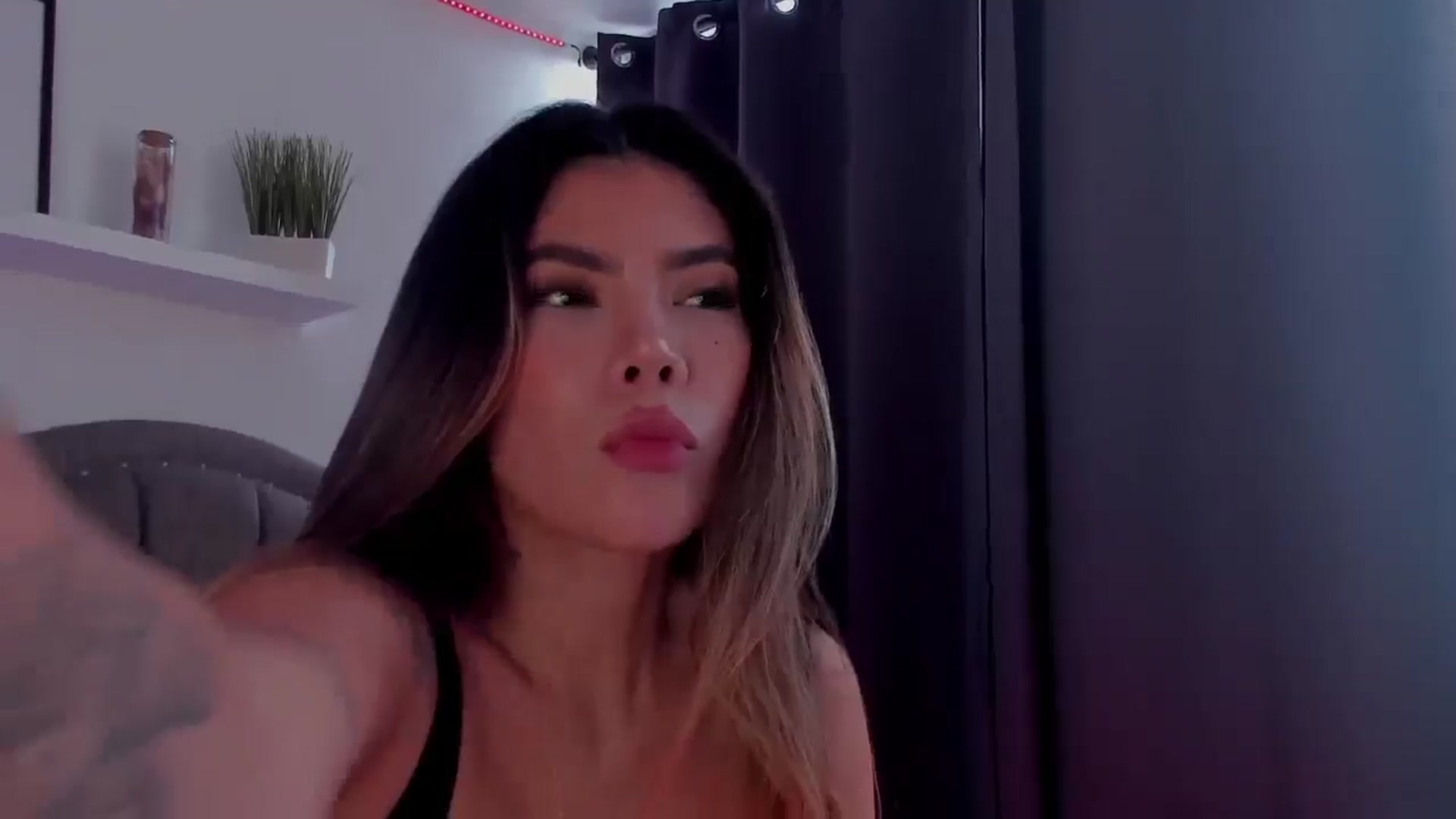 Gallery image thumbnail from Sofi___'s myfreecams stream on, 06/25/2025, 20:29 image 17 of 20