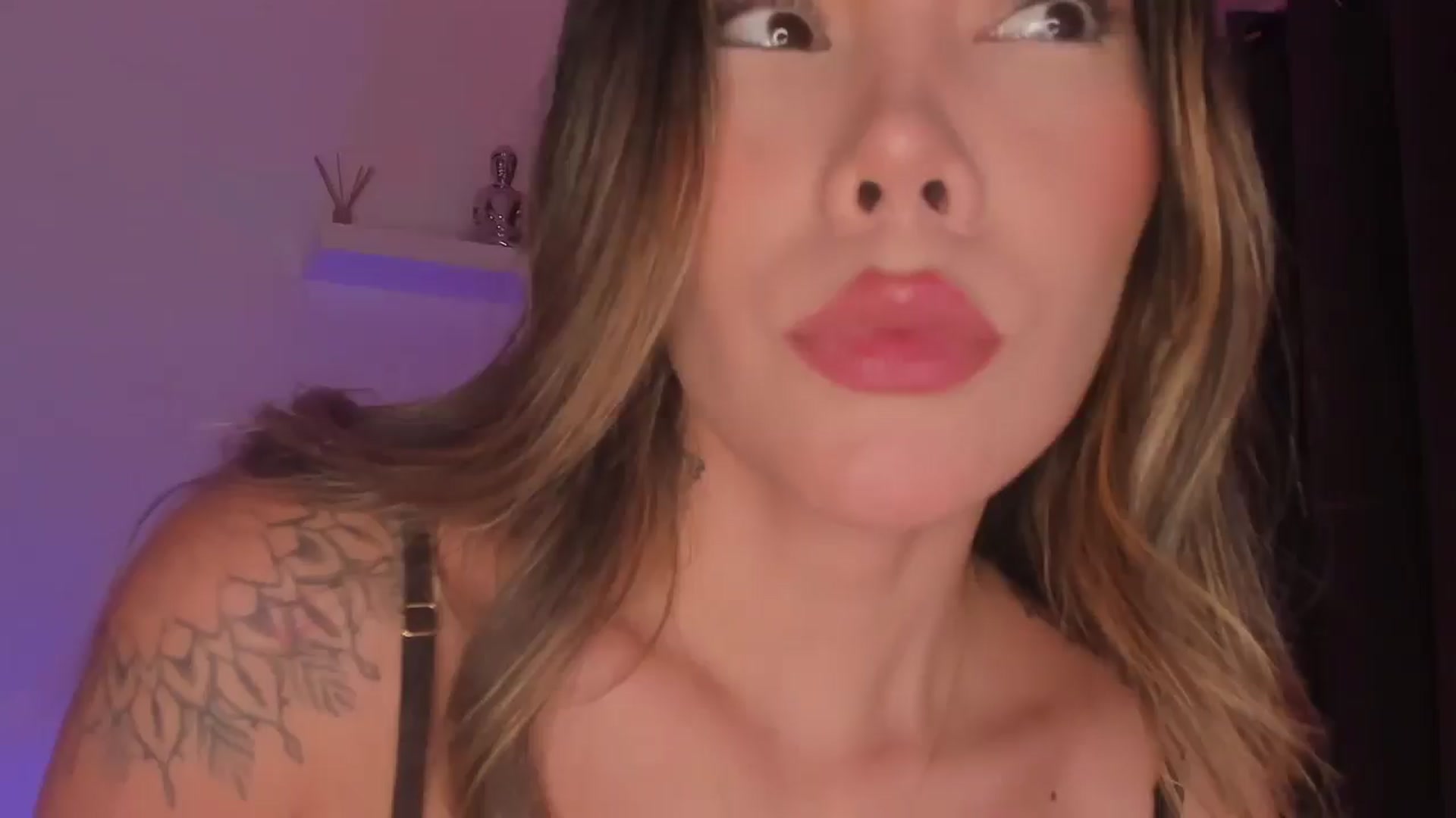 Gallery image thumbnail from Sofi___'s myfreecams stream on, 06/29/2025, 02:35 image 13 of 20