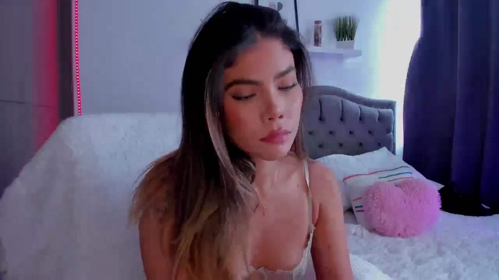 Gallery image thumbnail from Sofi___'s myfreecams stream on, 07/09/2025, 18:13 image 20 of 20