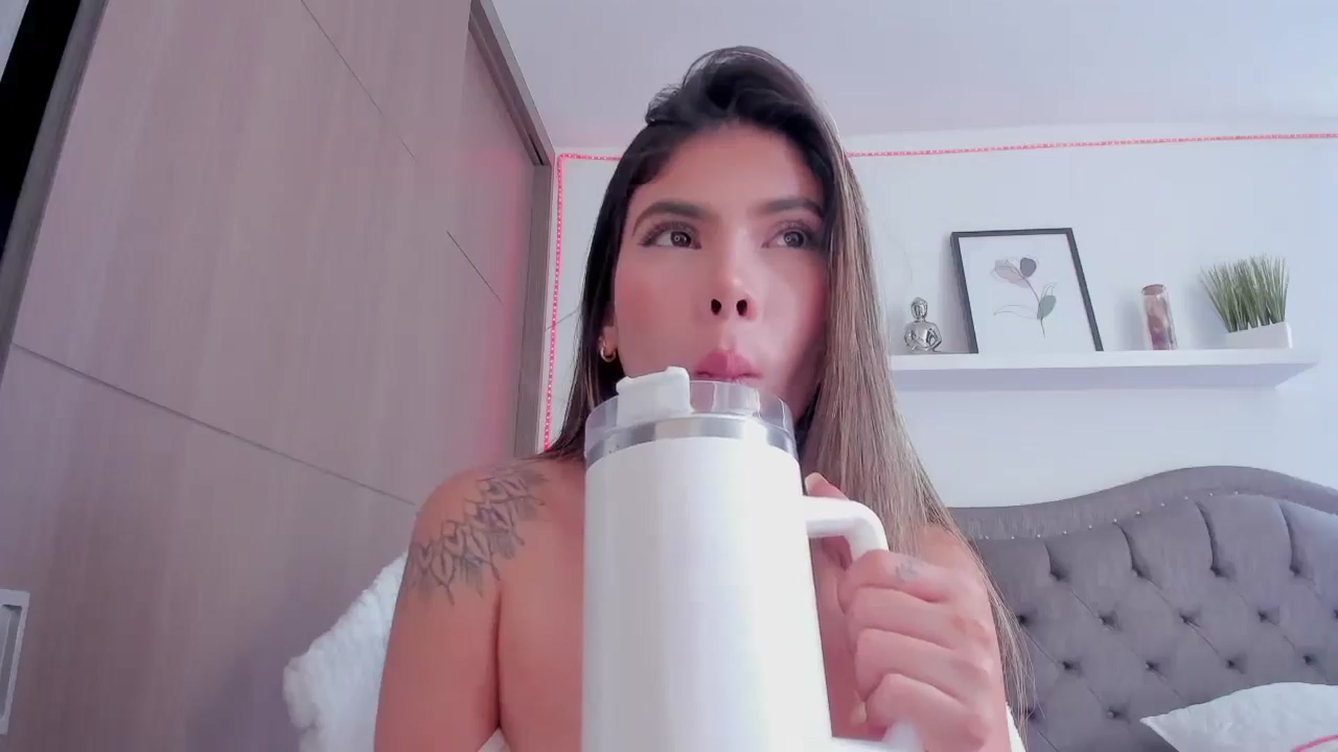 Gallery image thumbnail from Sofi___'s myfreecams stream on, 07/09/2025, 19:21 image 18 of 20